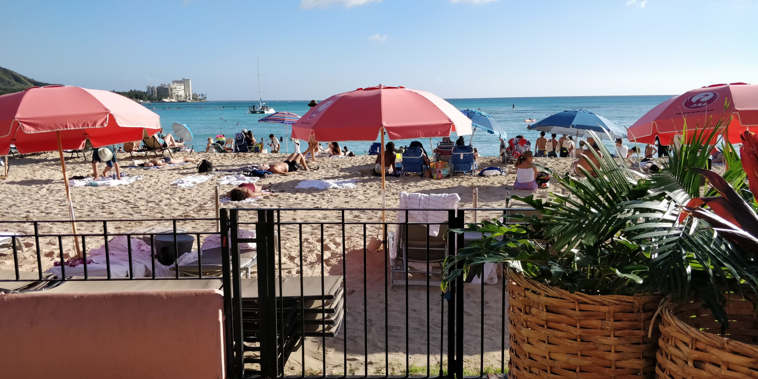 PICTURE OF THE ENTRANCE TO THE RESERVED AREA OF BEACH