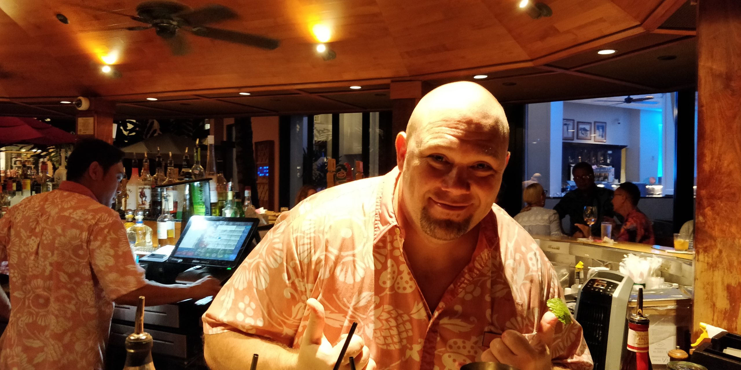 PICTURE OF HEAD BARTENDER KUI AT THE MAI TAI BAR