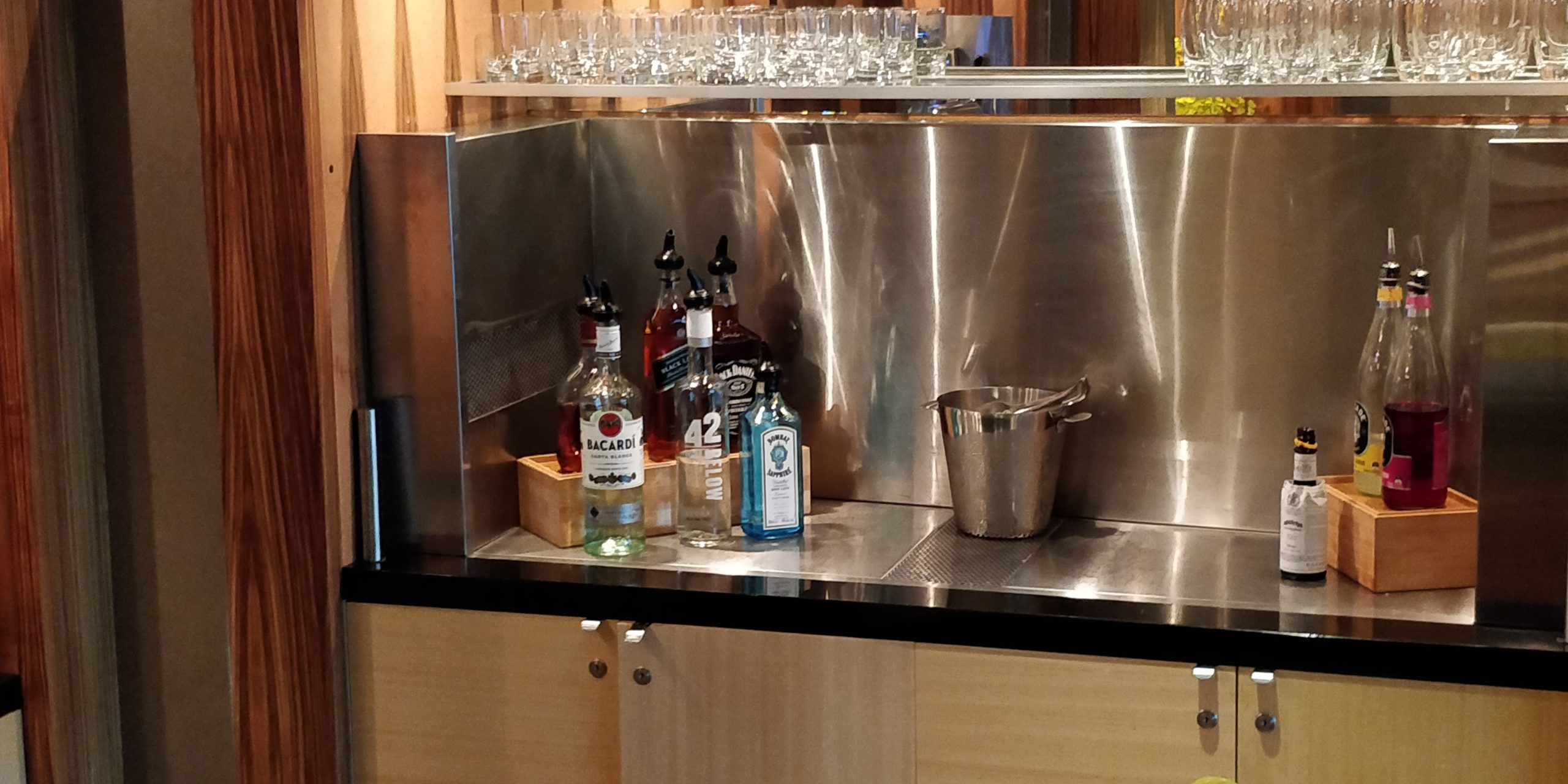 PICTURE OF THE LIQUOR BAR