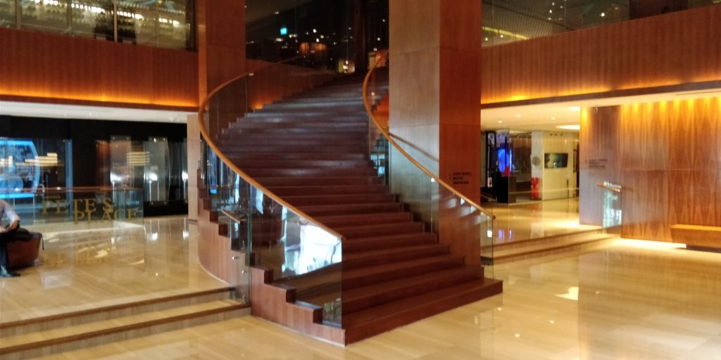 picture of the lobby staircase at Grand Hyatt Singapore