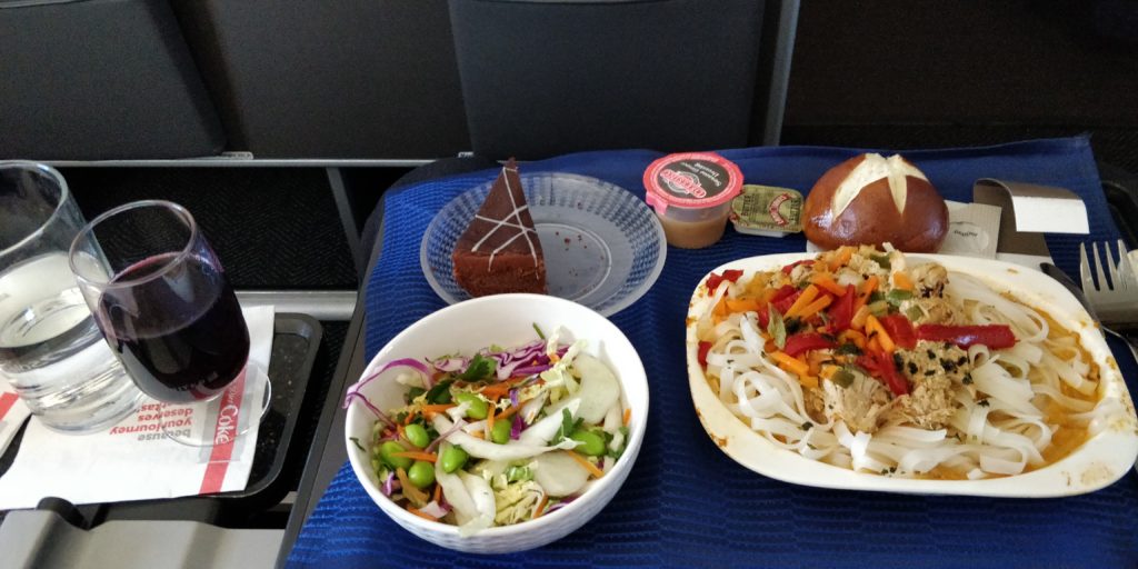A PICTURE OF THE CHICKEN THAI ON UNITED FIRST 757 FLIGHT