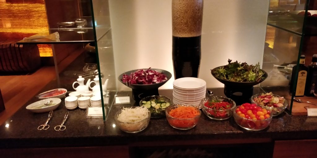 PICTURE OF THE SALAD BAR