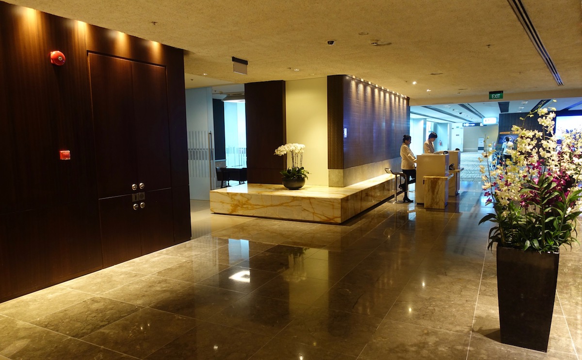 A PICTURE OF THE BUSINESS LOUNGE ENTRANCE T3