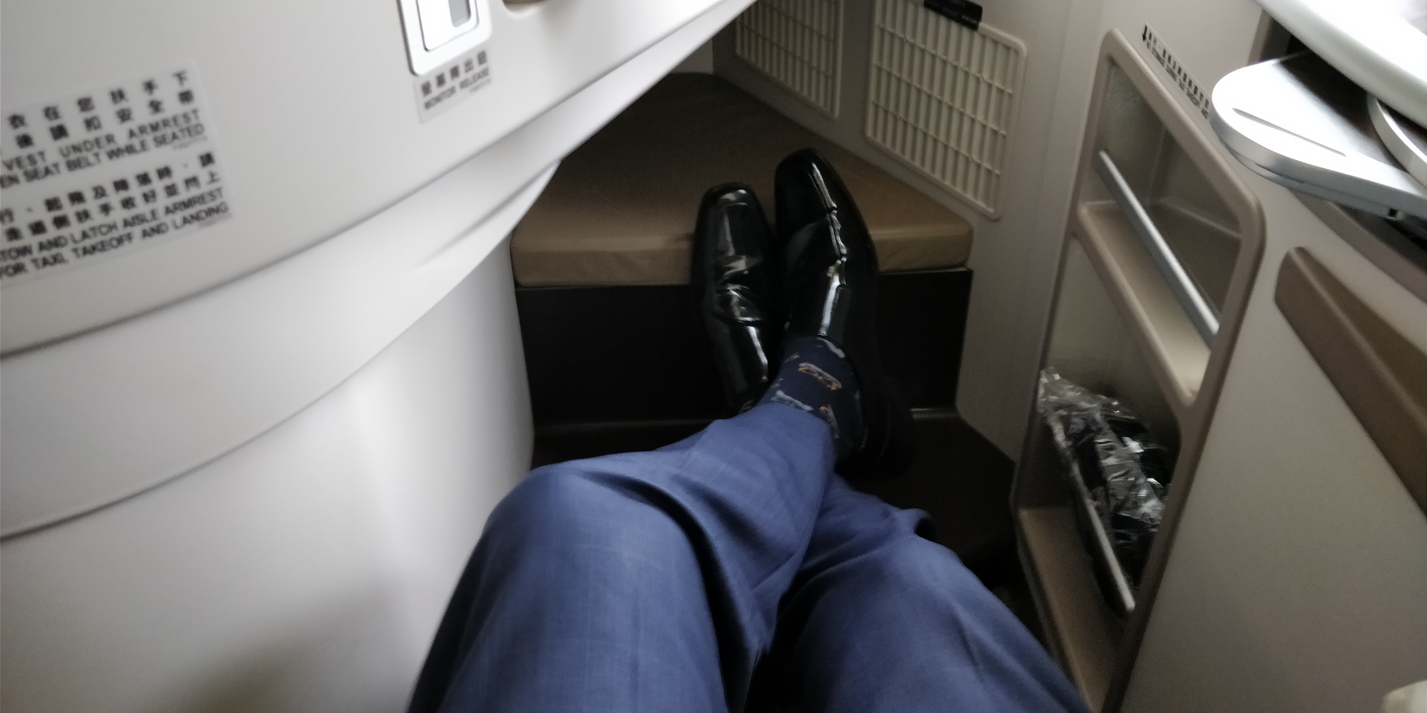 A PICTURE OF THE LEG ROOM SEAT 3K ROYAL LAUREL CLASS