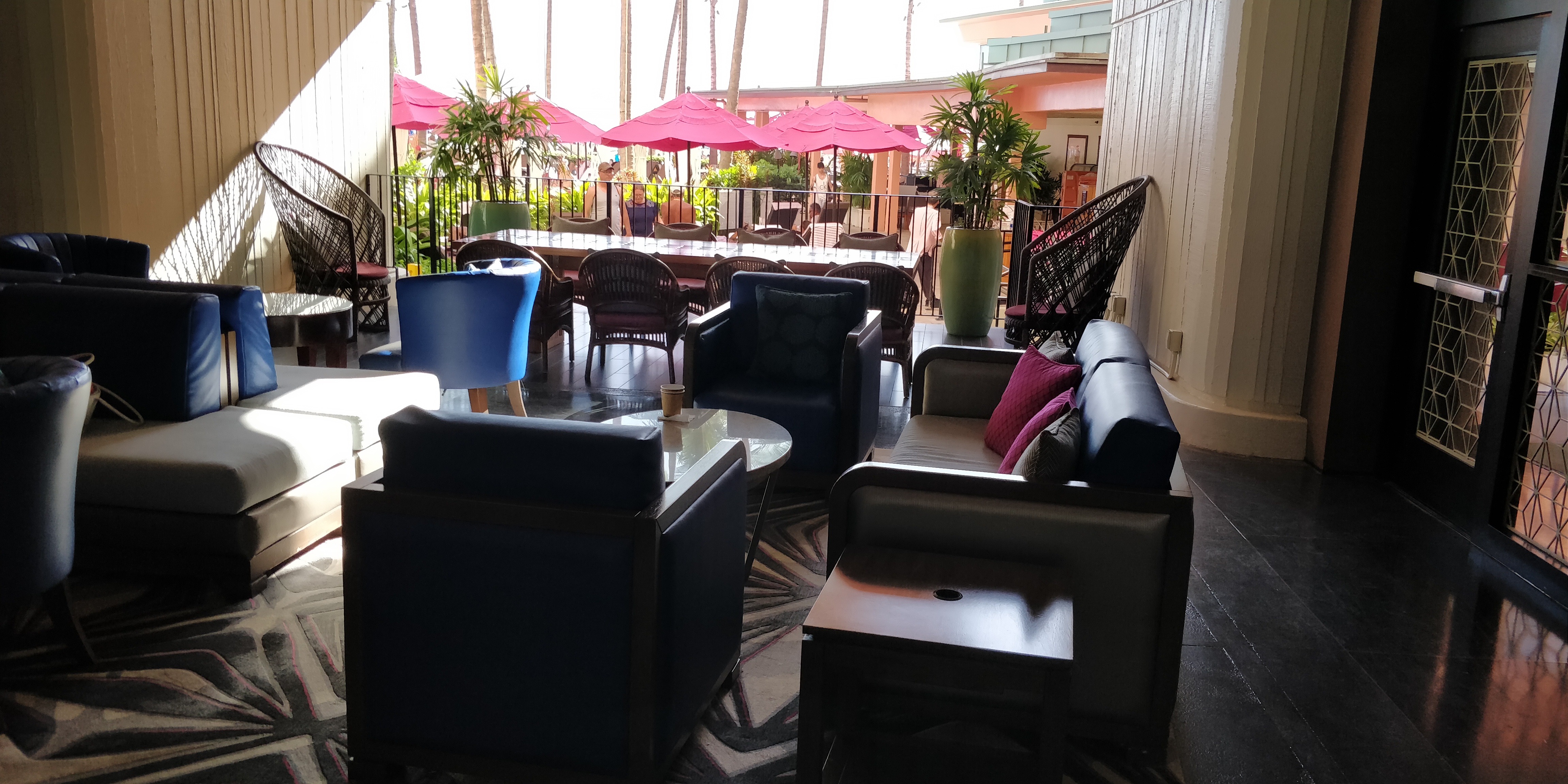 PICTURE OF THE SEATING IN THE MAI LANAI LOUNGE.
