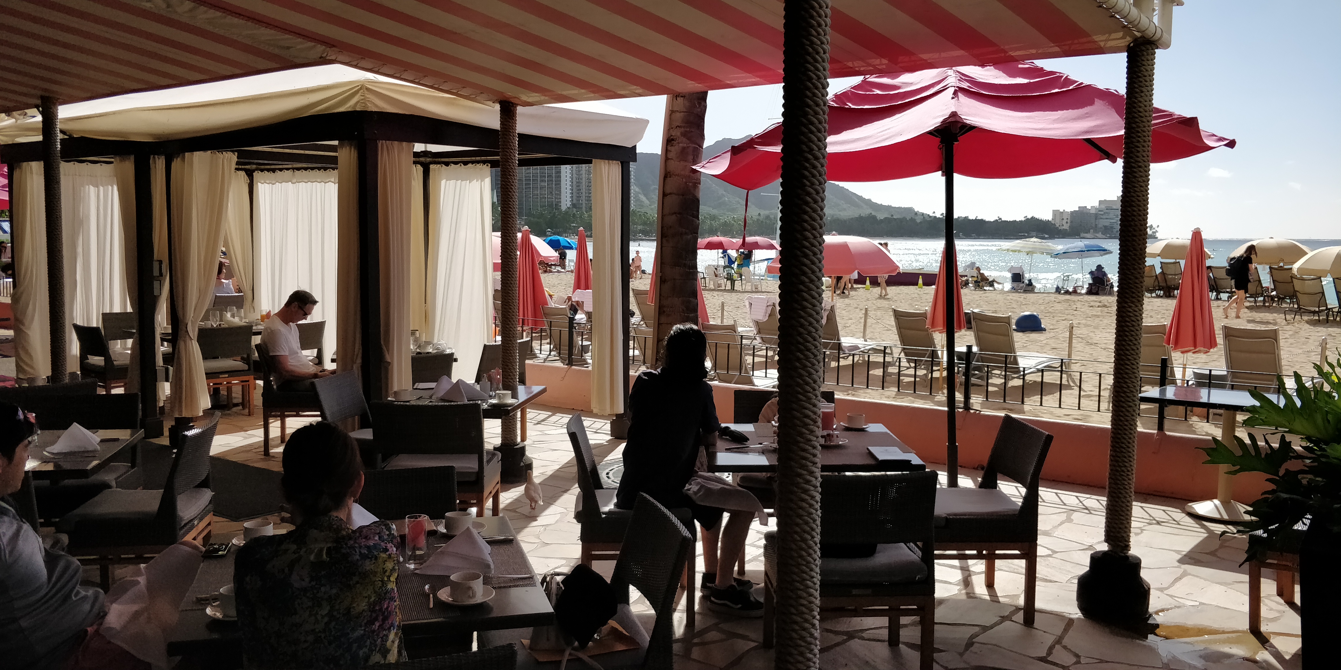 A PICTURE OF SURF LANAI BEACHSIDE AT THE ROYAL HAWAIIAN HOTEL