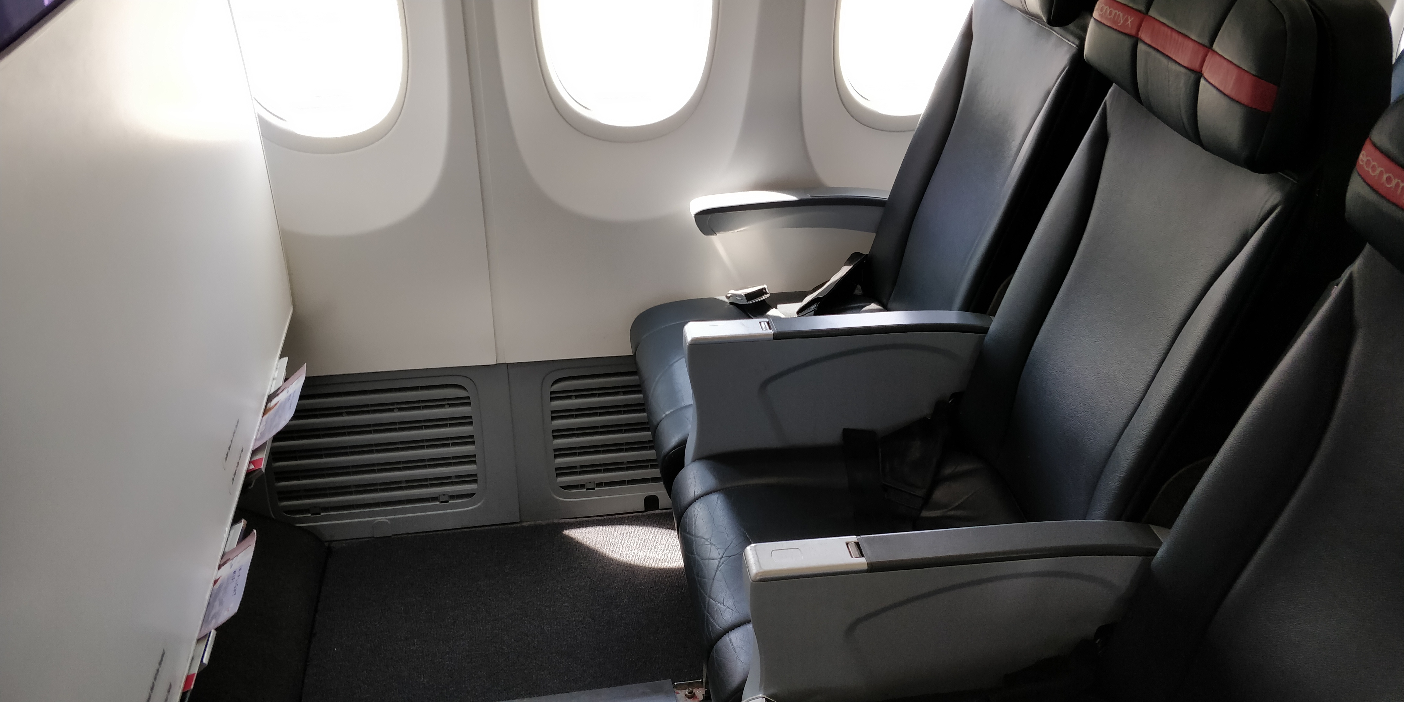 A PICTURE OF VIRGIN'S 737 ECONOMY X SEATS