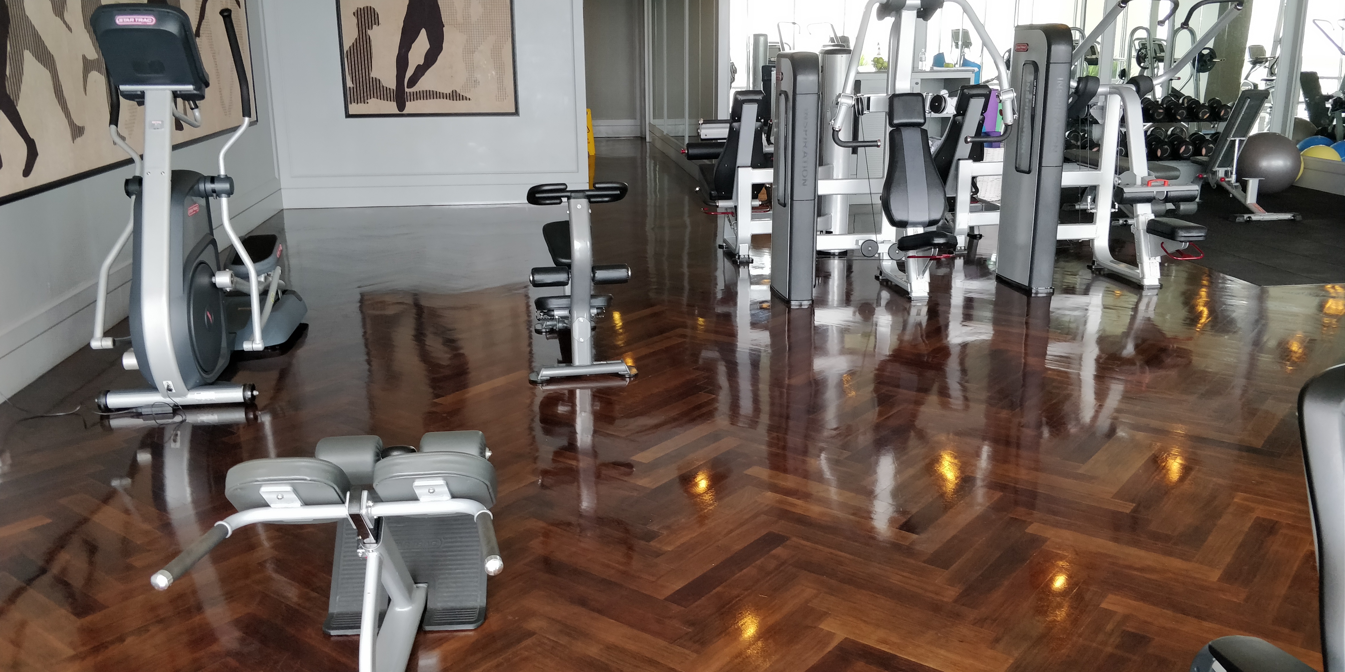A PICTURE OF THE MAIN FLOOR OF THE GYM