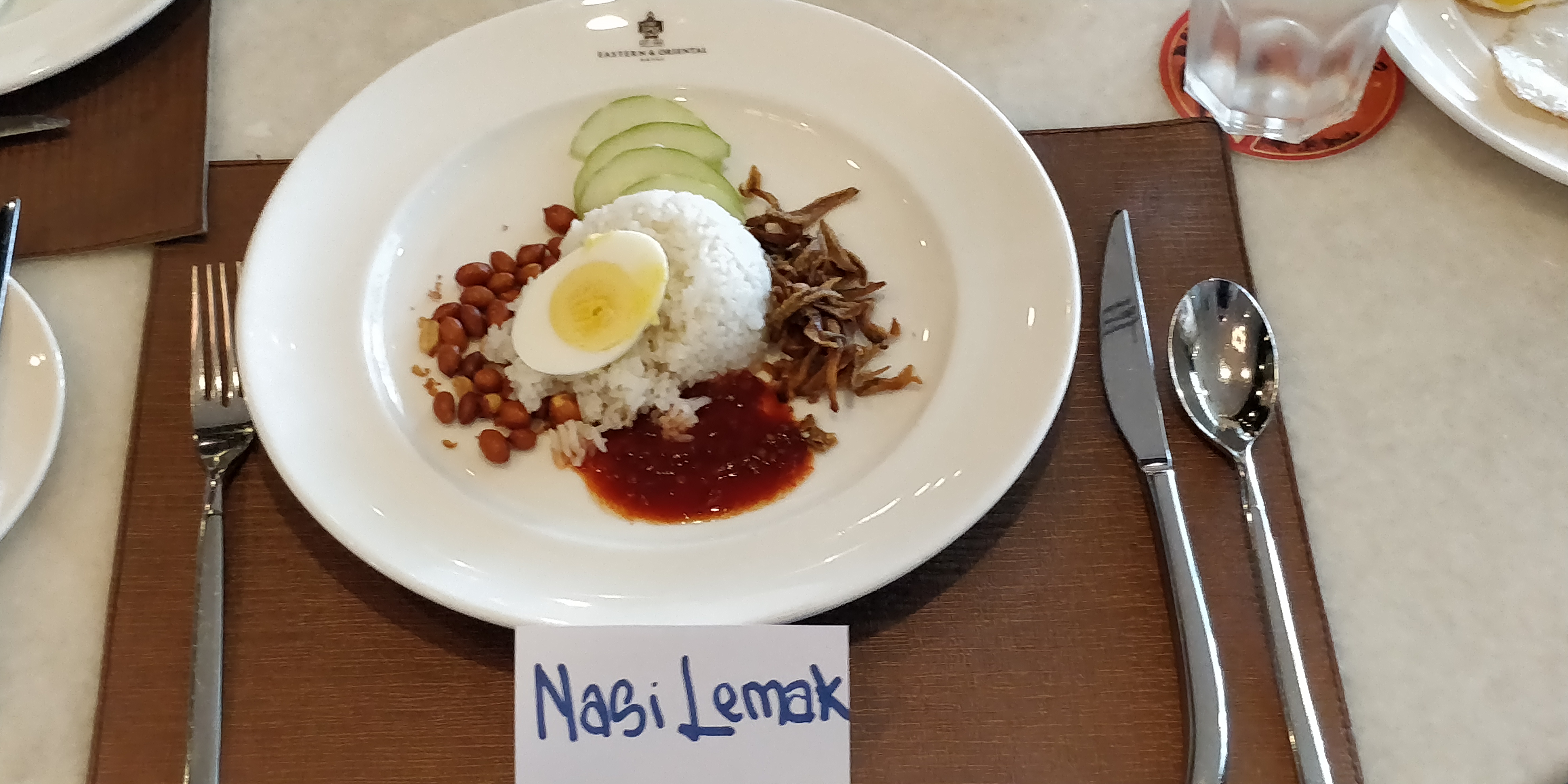 A PICTURE OF THE NASI LEMAK LOCAL FOOD SAMPLE