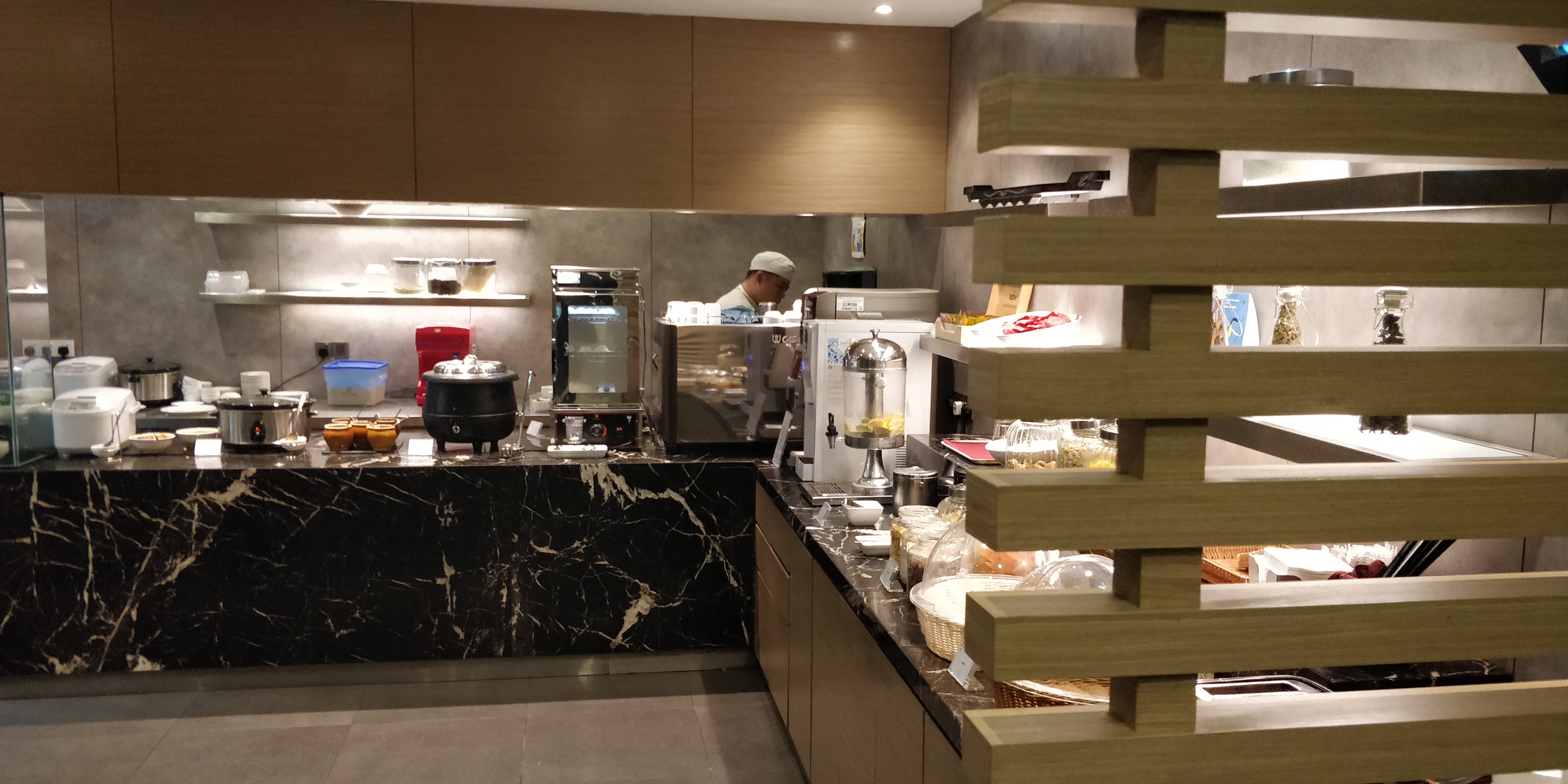 A PICTURE OF THE BUFFET SECTION AT PLAZA PREMIUM 