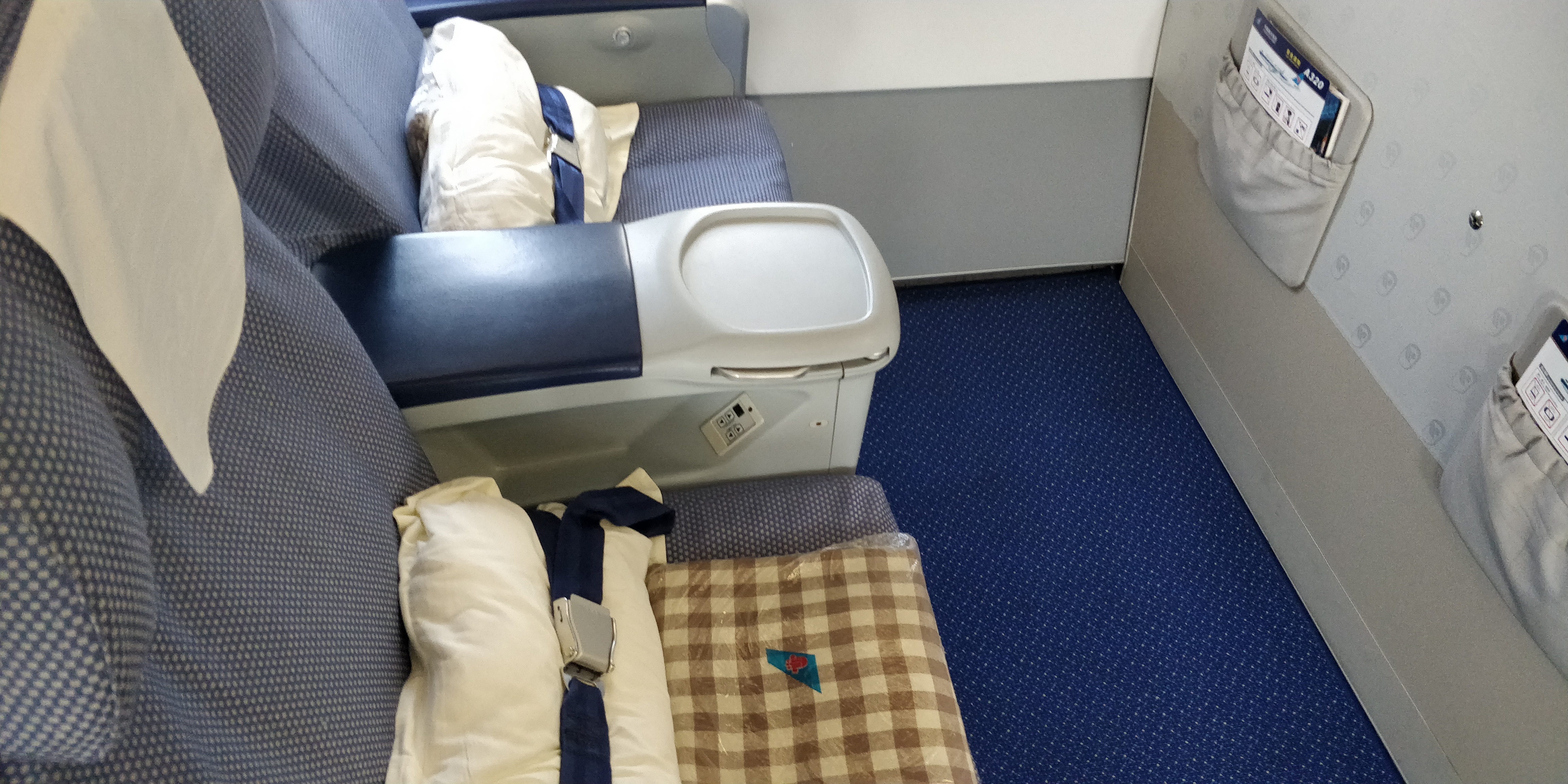 A PICTURE OF THE CHINA SOUTHERN A320 BUSINESS CLASS