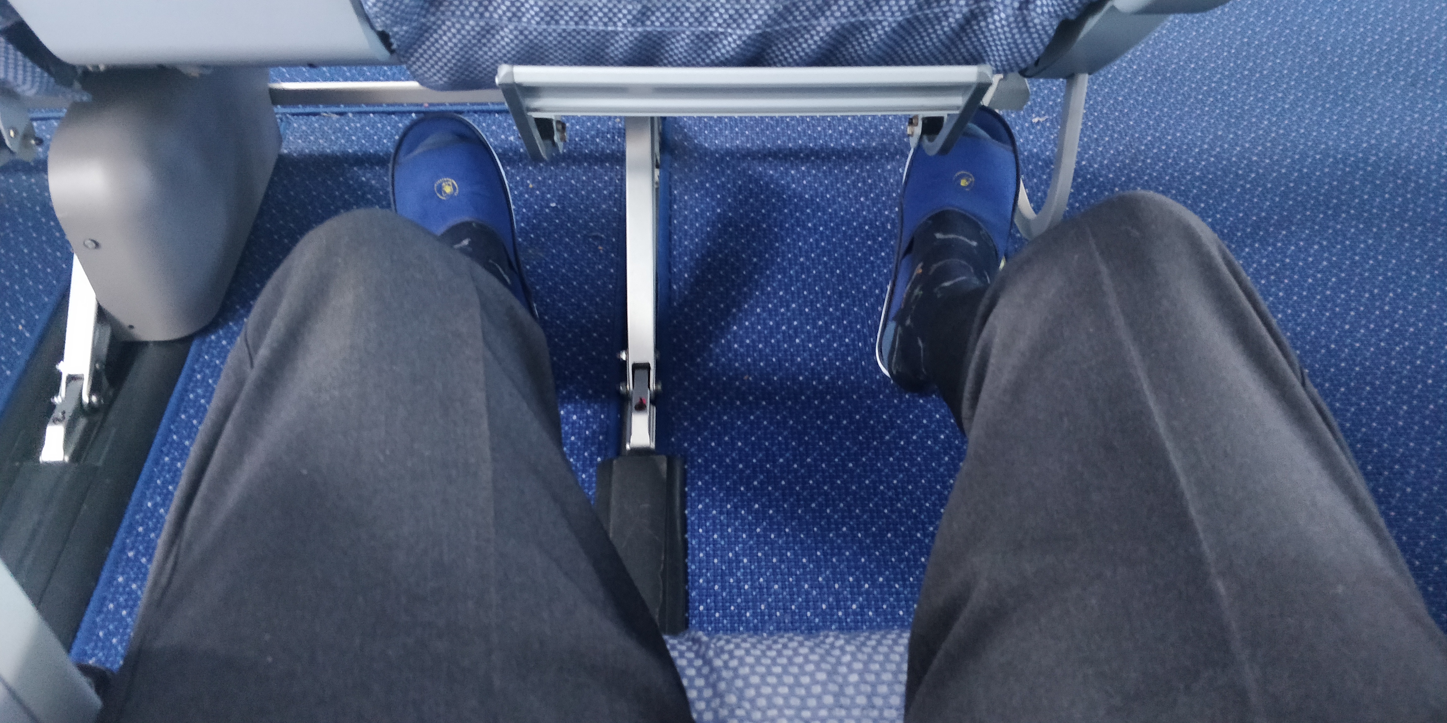 A PICTURE OF SEAT 2C ON CHINA SOUTHERN A320