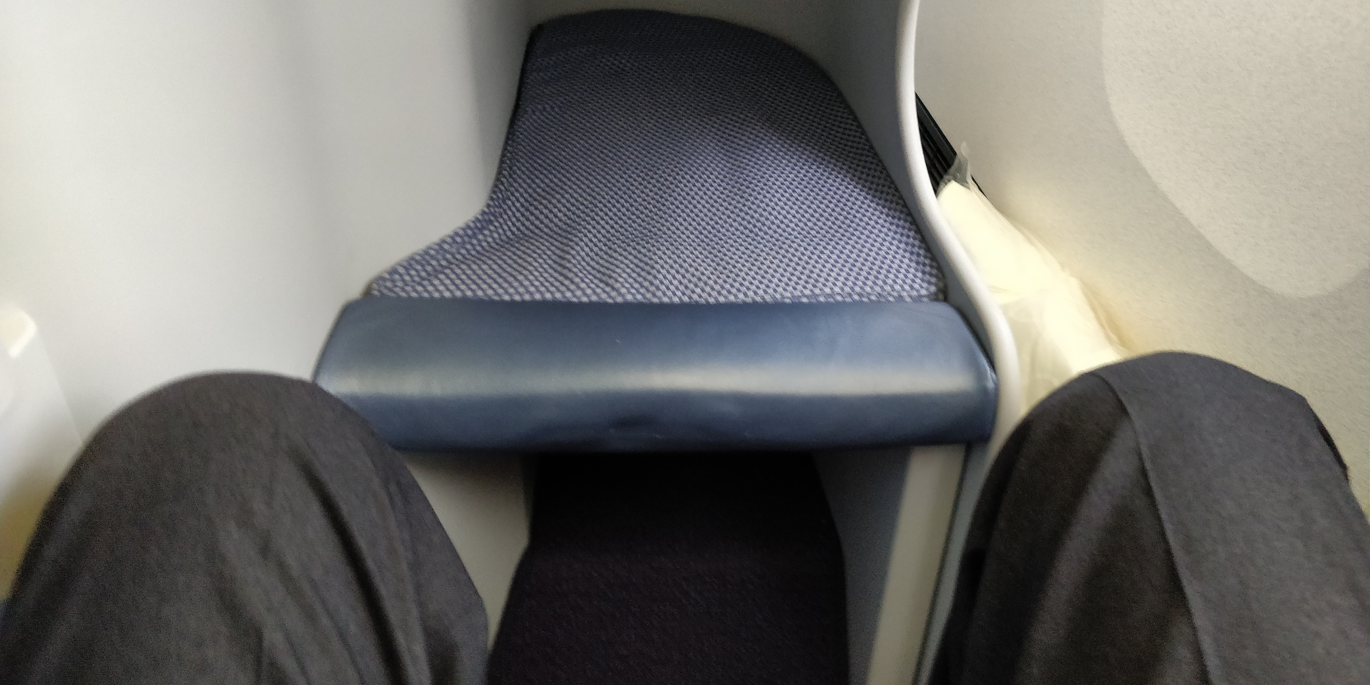 A PICTURE OF THE TIGHT SEAT LEGROOM