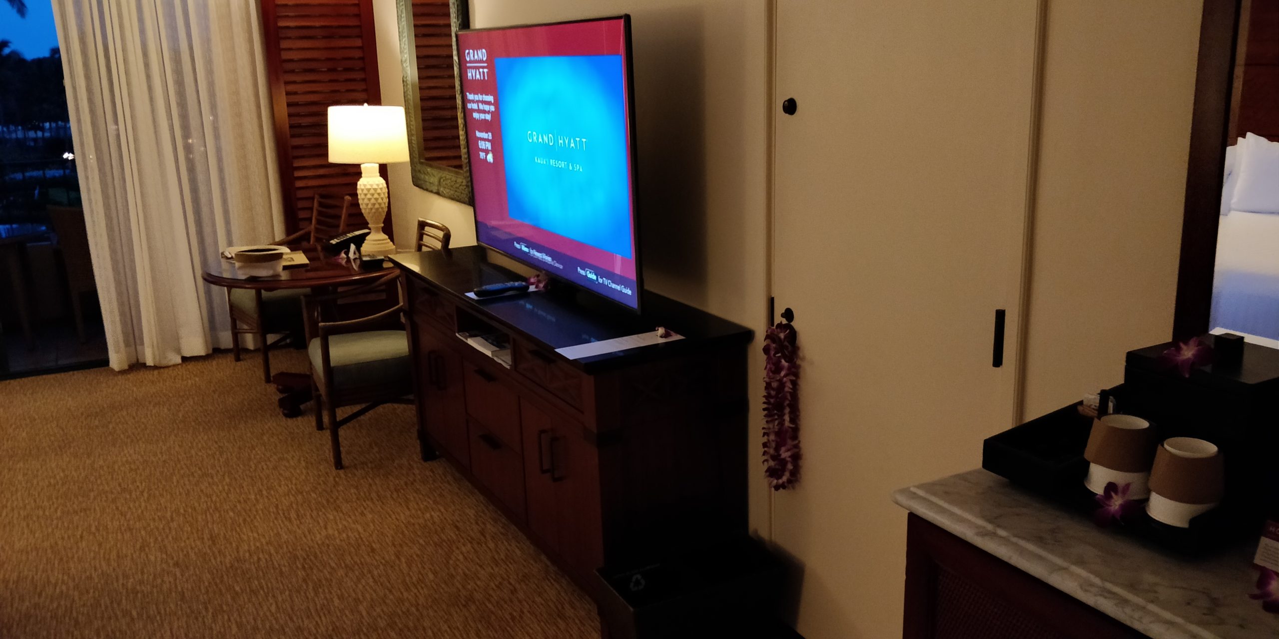 PICTURE OF TV AND TABLE IN ROOM