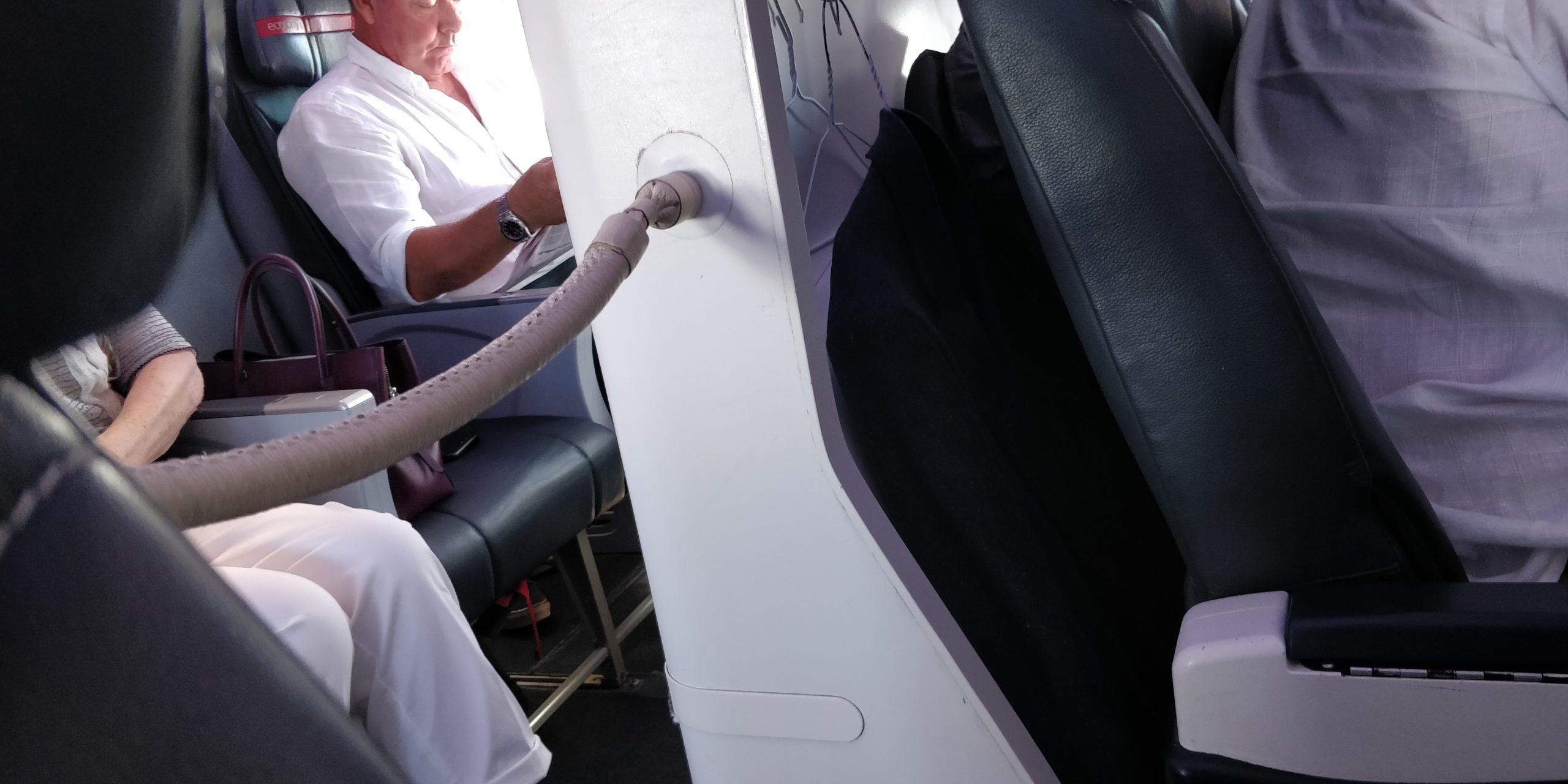 picture of the barrier rope separating business class from economy
