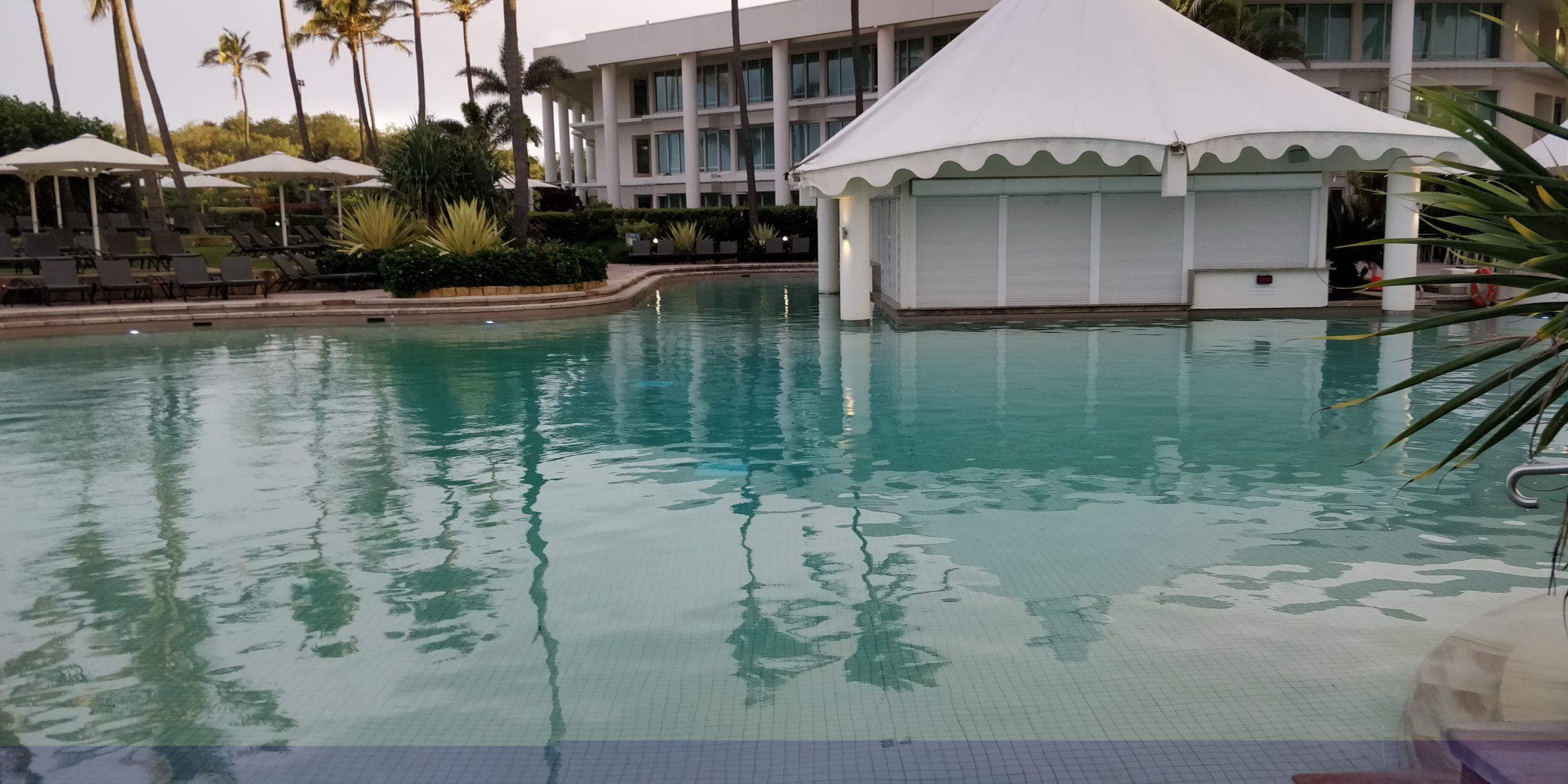 Review the Grand Mirage Resort picture of the swim up bar in the Oasis pool