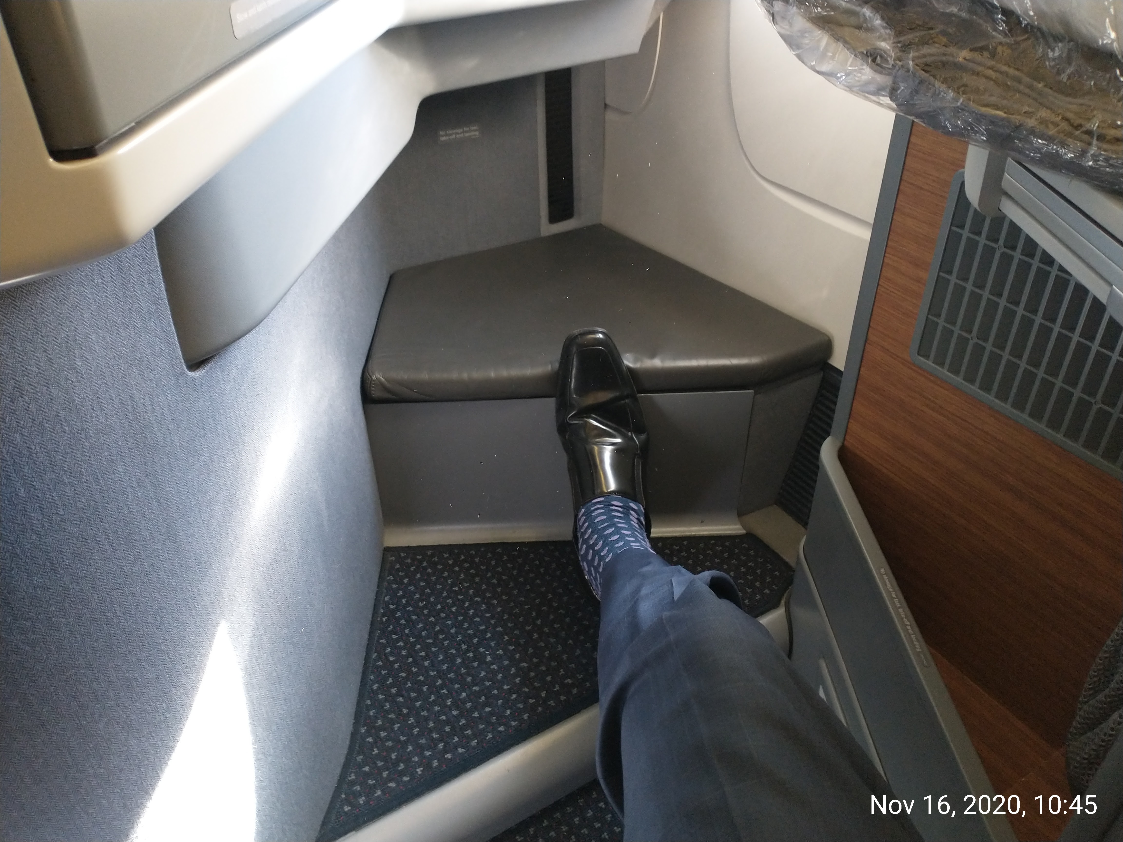 picture showing the legroom at seat 6J