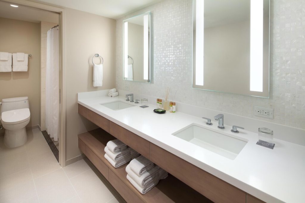 picture of the bathroom in the one bedroom suite