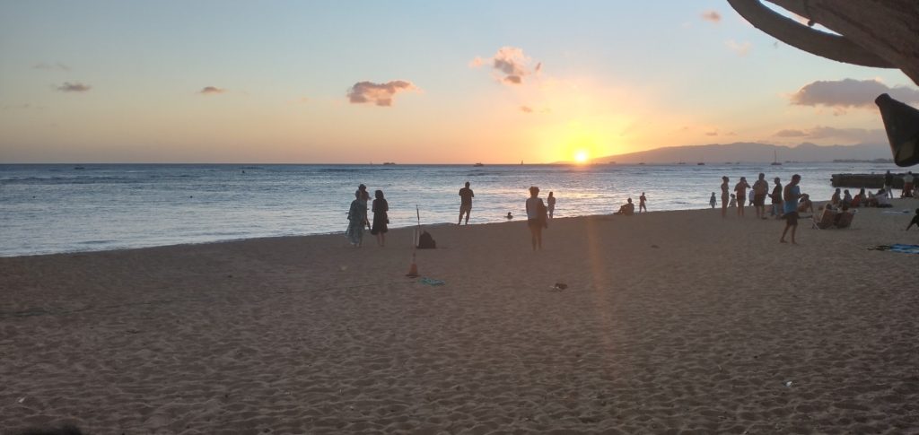 picture of the sunset on the beach.