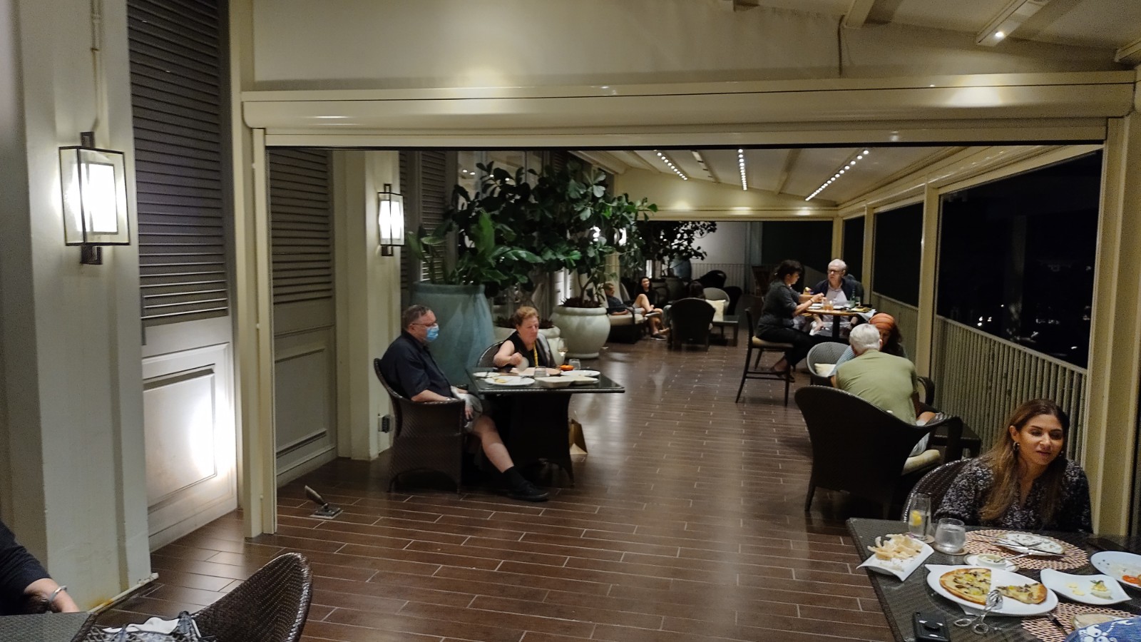 picture of the veranda dining area.