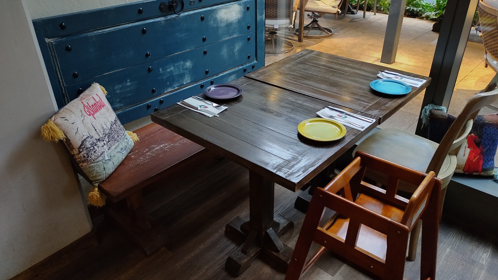 picture of a table setting in the main dining area.