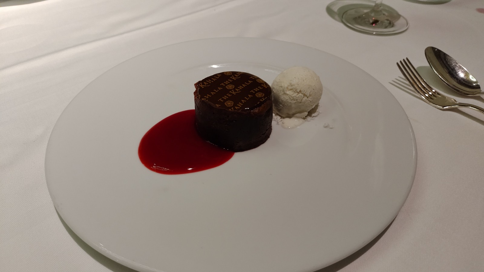 PICTURE OF ANOTHER DESERT CALLED HOKU’S WARM CHOCOLATE COULANT
Raspberry Coulis, Vanilla Ice Cream and Alaea Salt