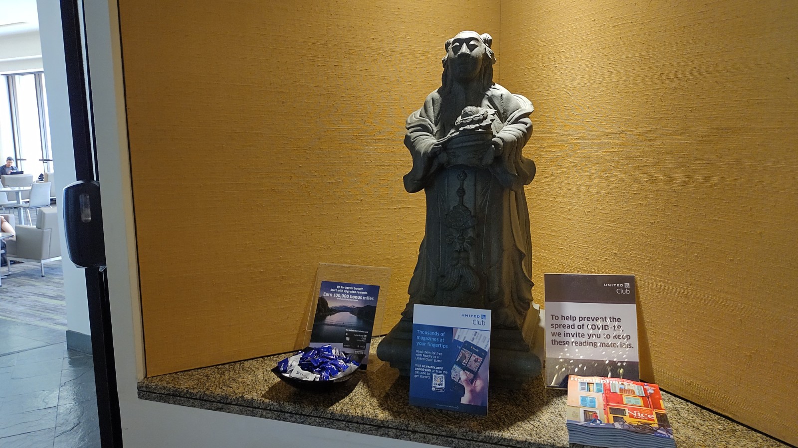 PICTUE OF THE STATUE DISPLAY CASE AT ENTRANCE.
