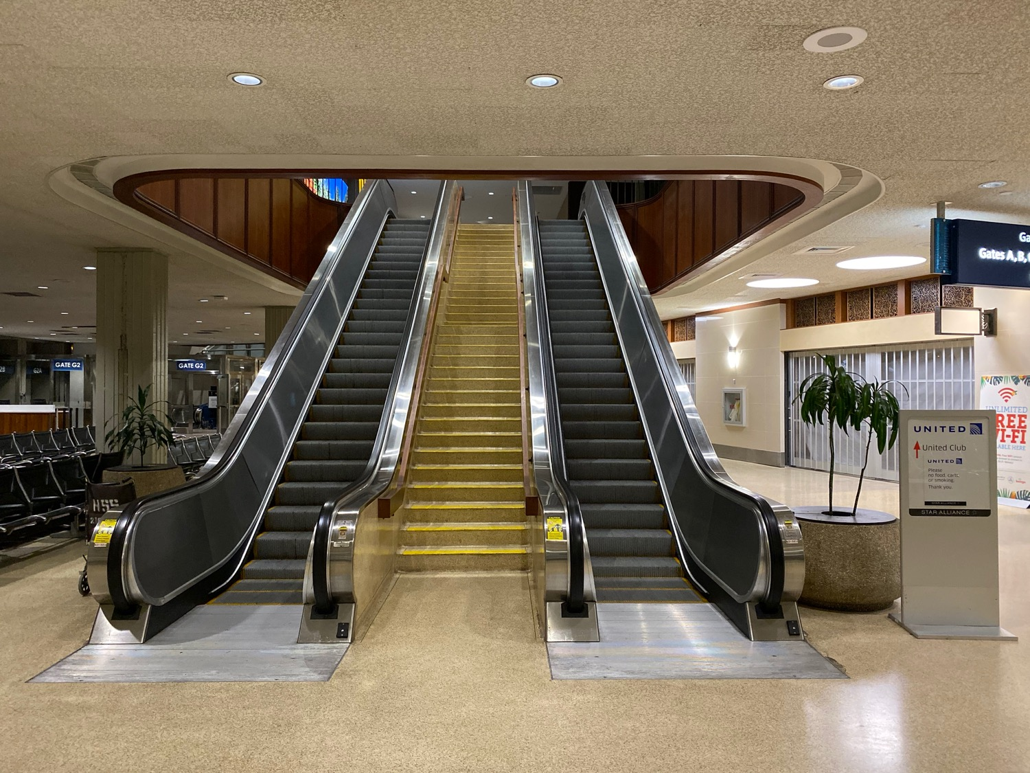 PICTURE OF THE ESCALATORS LEADING UP TO THE CLUB LOUNGE