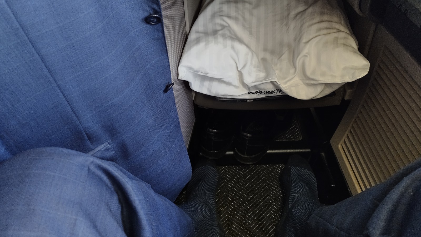 PICTURE OF THE LEG ROOM FROM MY SEAT.