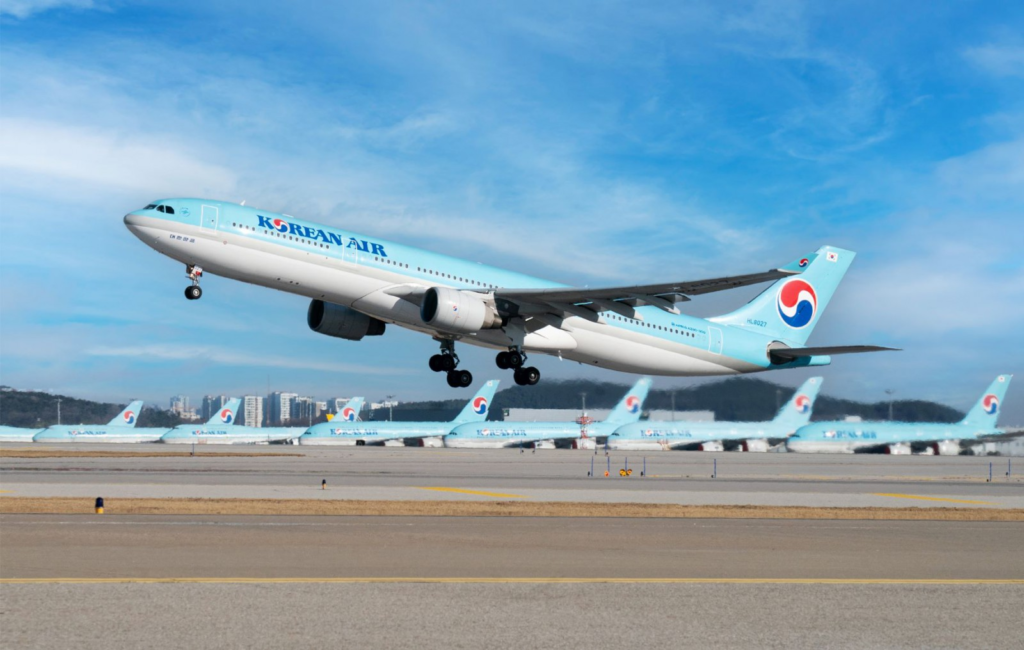 PICTURE OF A KOREAN AIR BOEING 777 DEPARTING THEIR INTERNATIONAL AIRPORT.