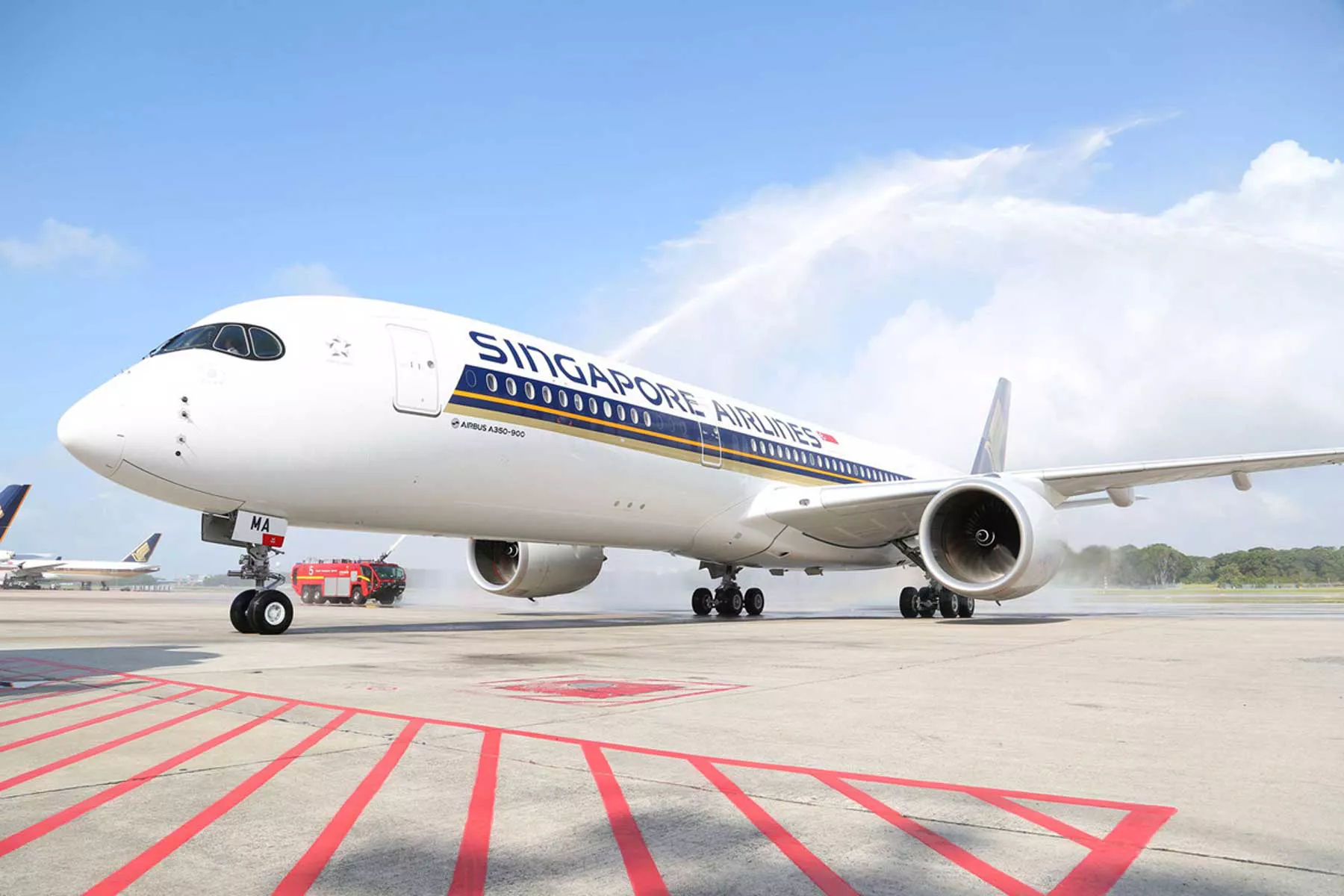 PICTURE OF A SINGAPORE AIRLINES A350-900 TAXINING INTO THE GATE.