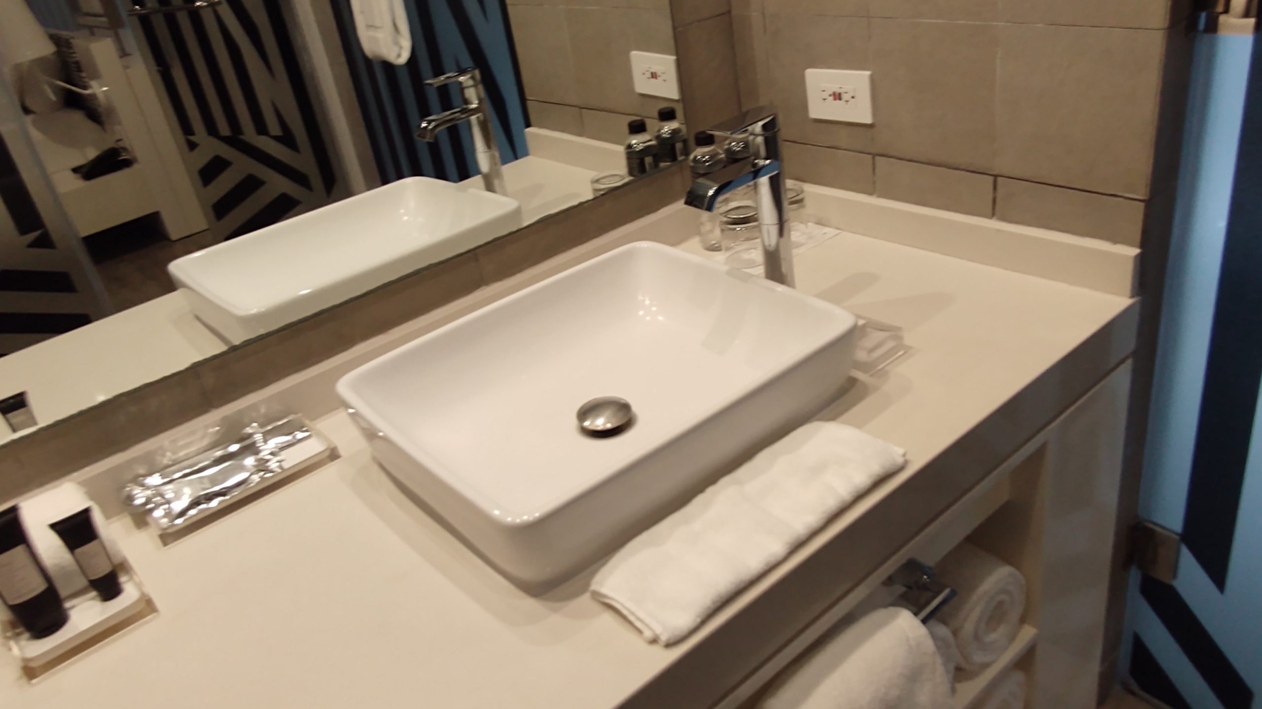 picture of the sink area in bathroom.
