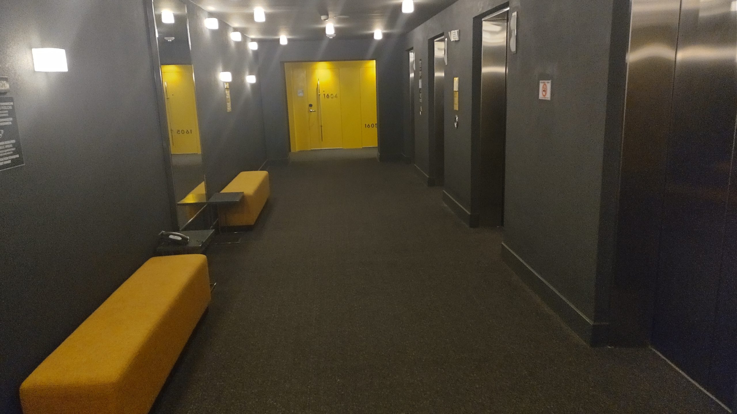 picture of the elevators by the rooms on floor 16.