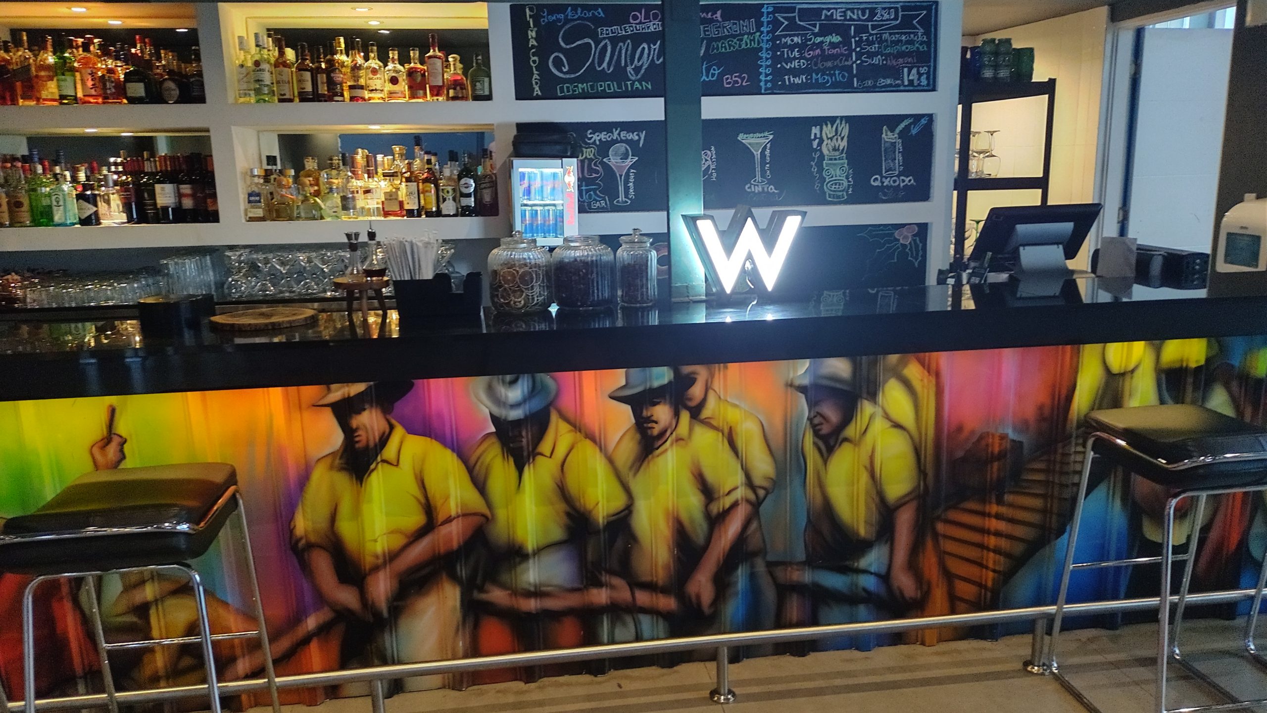 a closer picture of the art work on the bar.