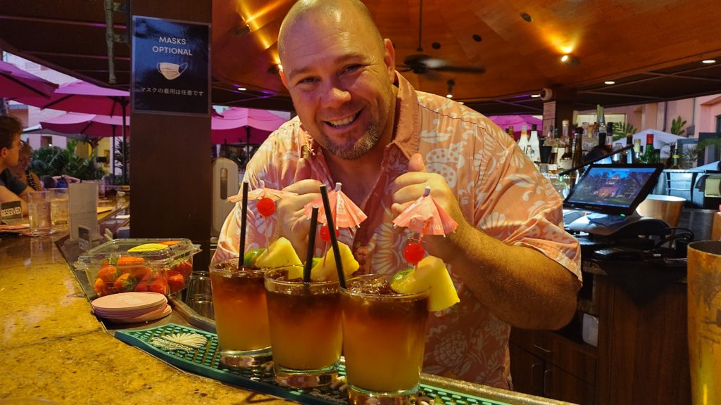 PICTURE OF KUI THE BARTENDER MIXING MAI TAI'S BEHIND THE BAR.