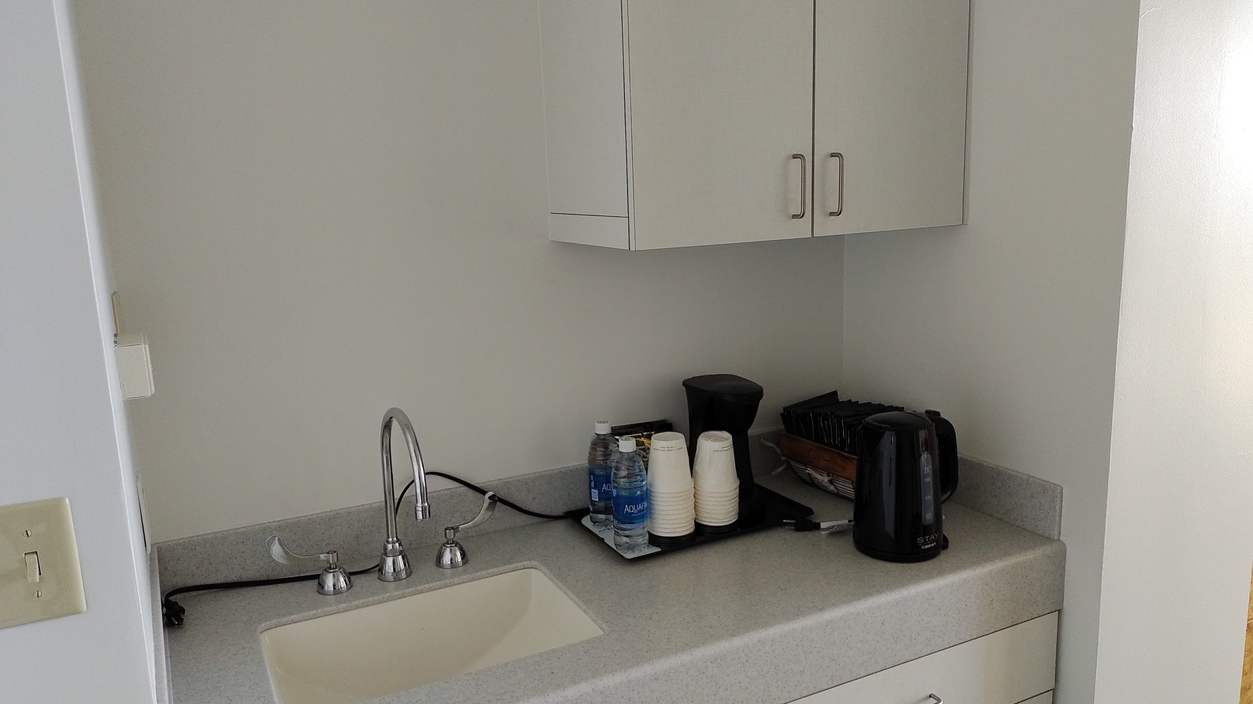 picture of the kitchenette at the entrance of the room.