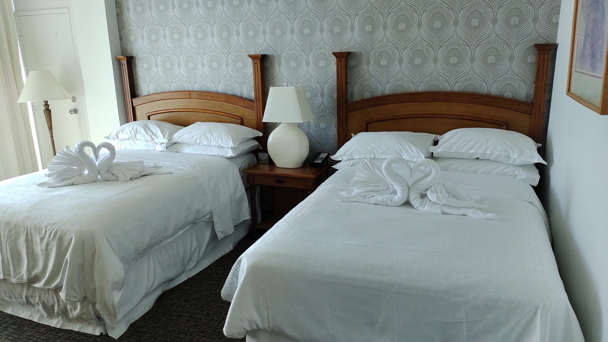 picture of the bedroom with twin beds.