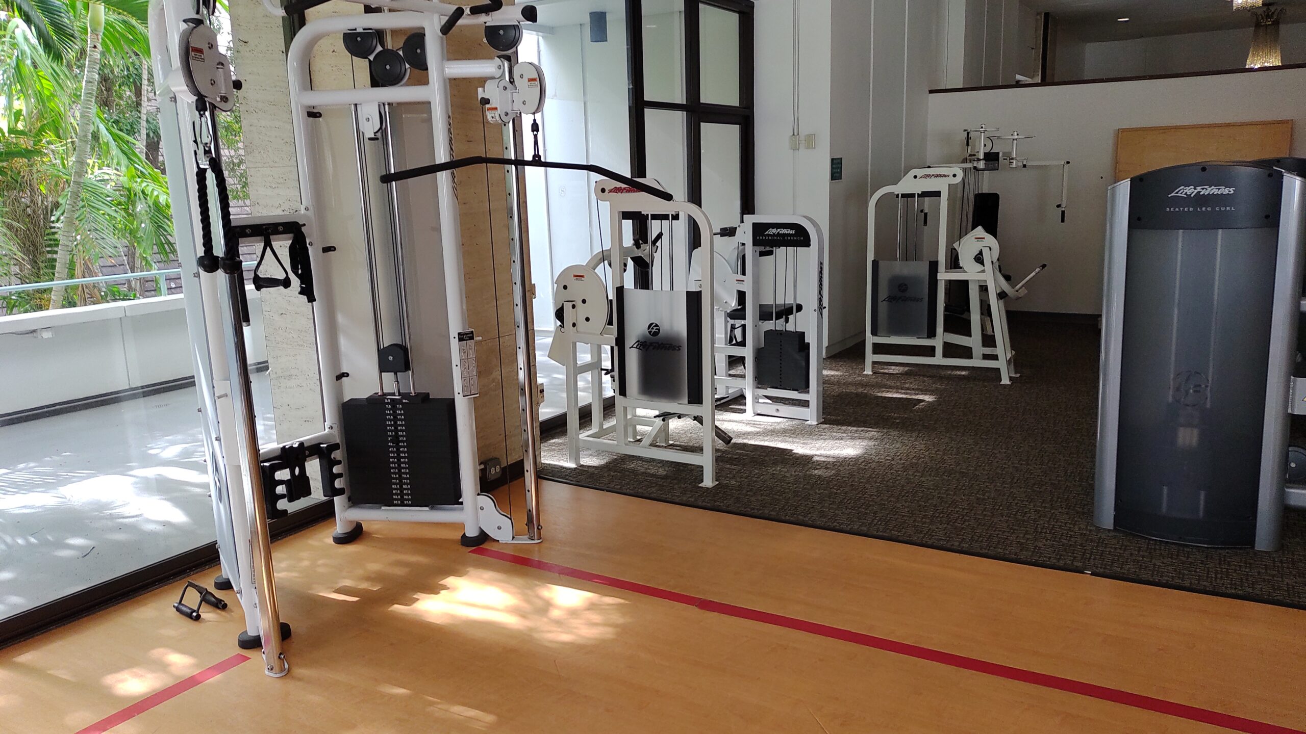 picture of the weight machines at the back of the gym.