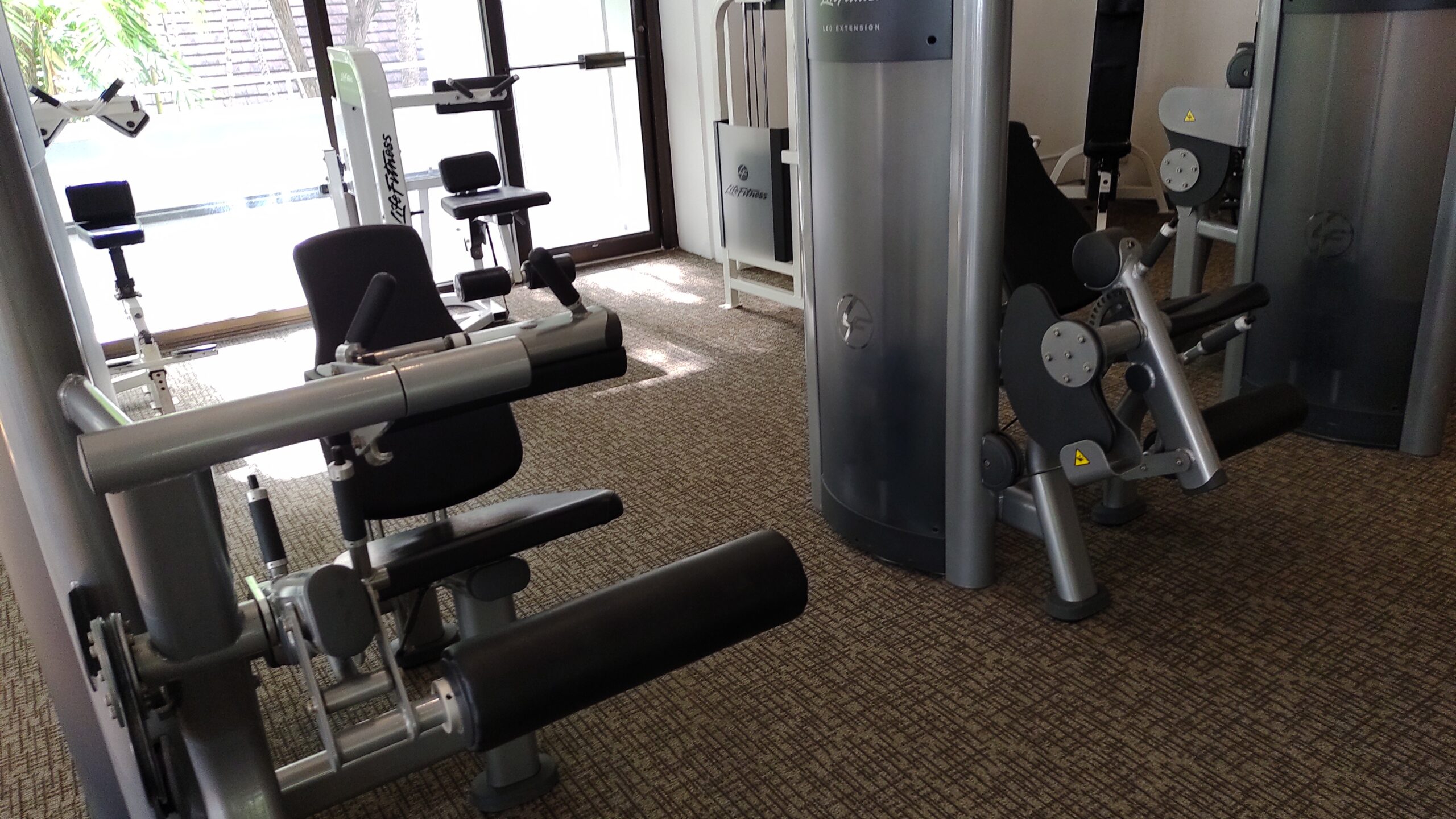 picture of other weight machines of the gym.