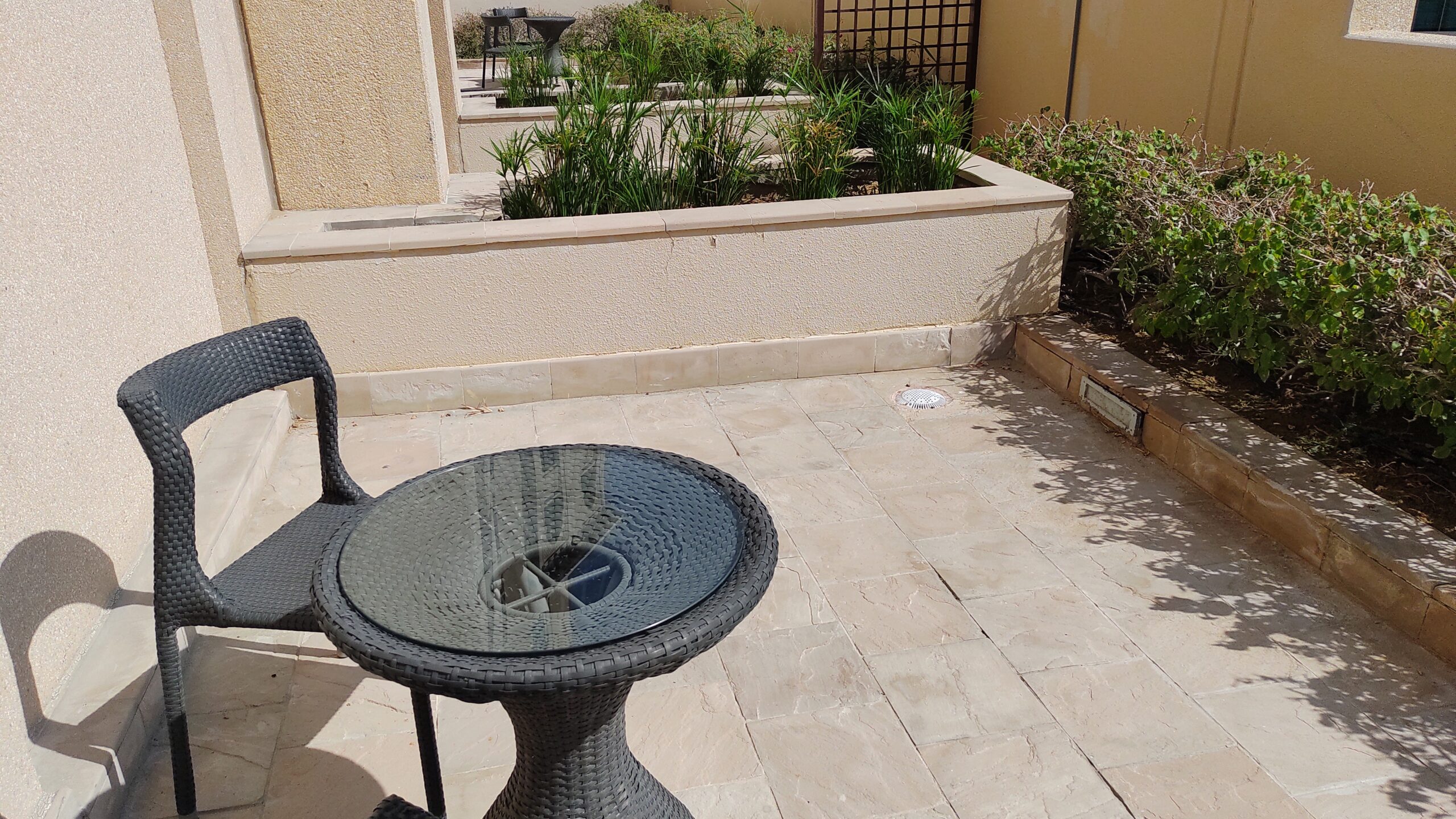 PICTURE OFTHE CHAIR AND TABLE ON MY PATIO.