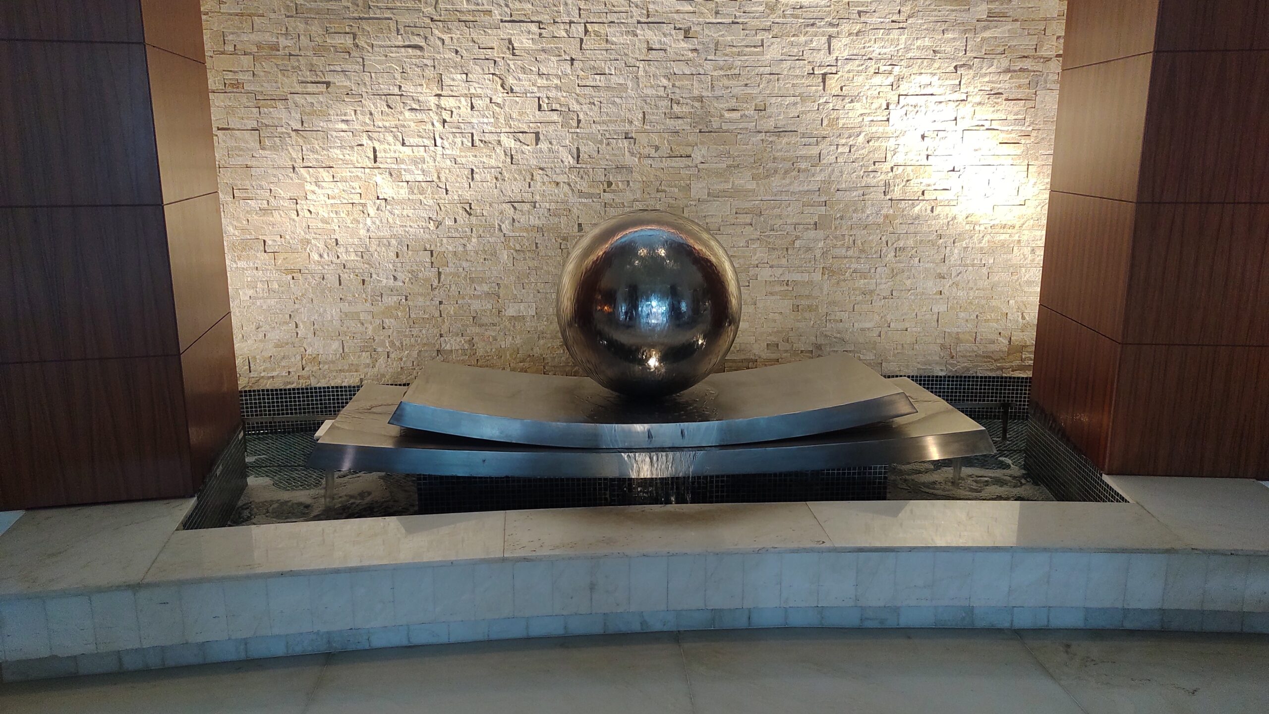 PICTURE OF THE WATER FOUNTAIN BY THE SPA.