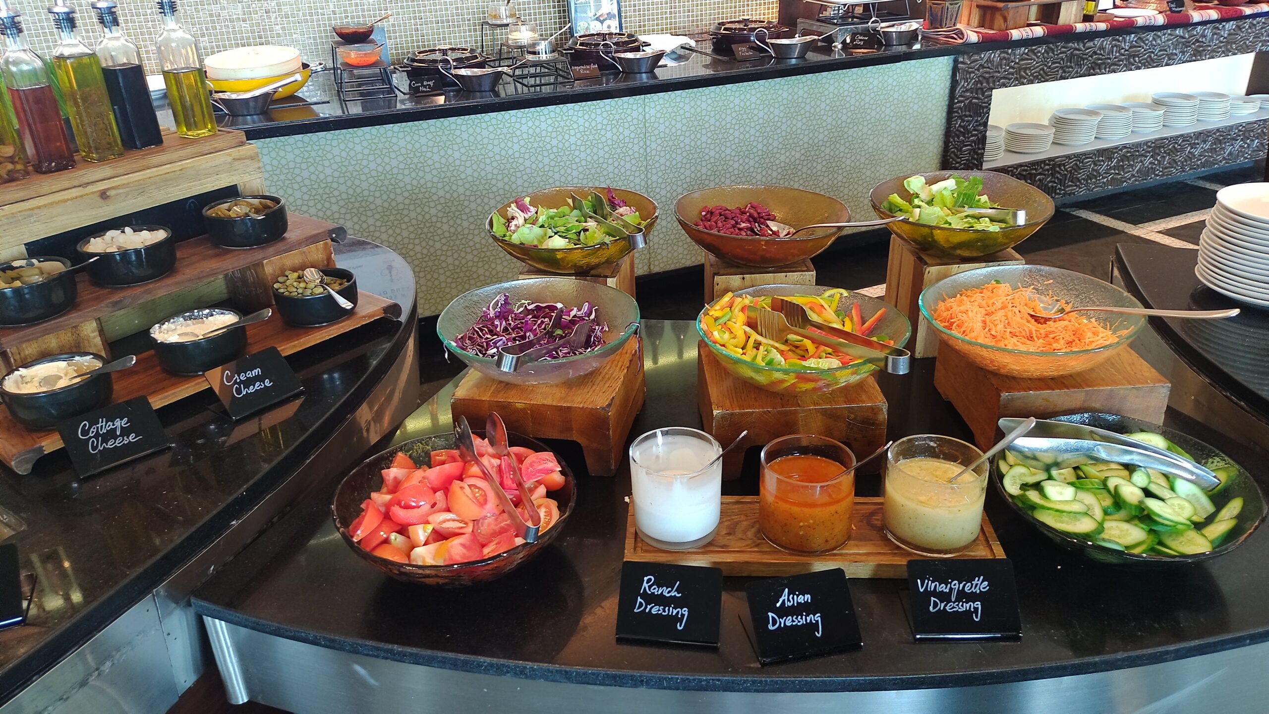 PICTURE OF THE SALAD BAR STATION.