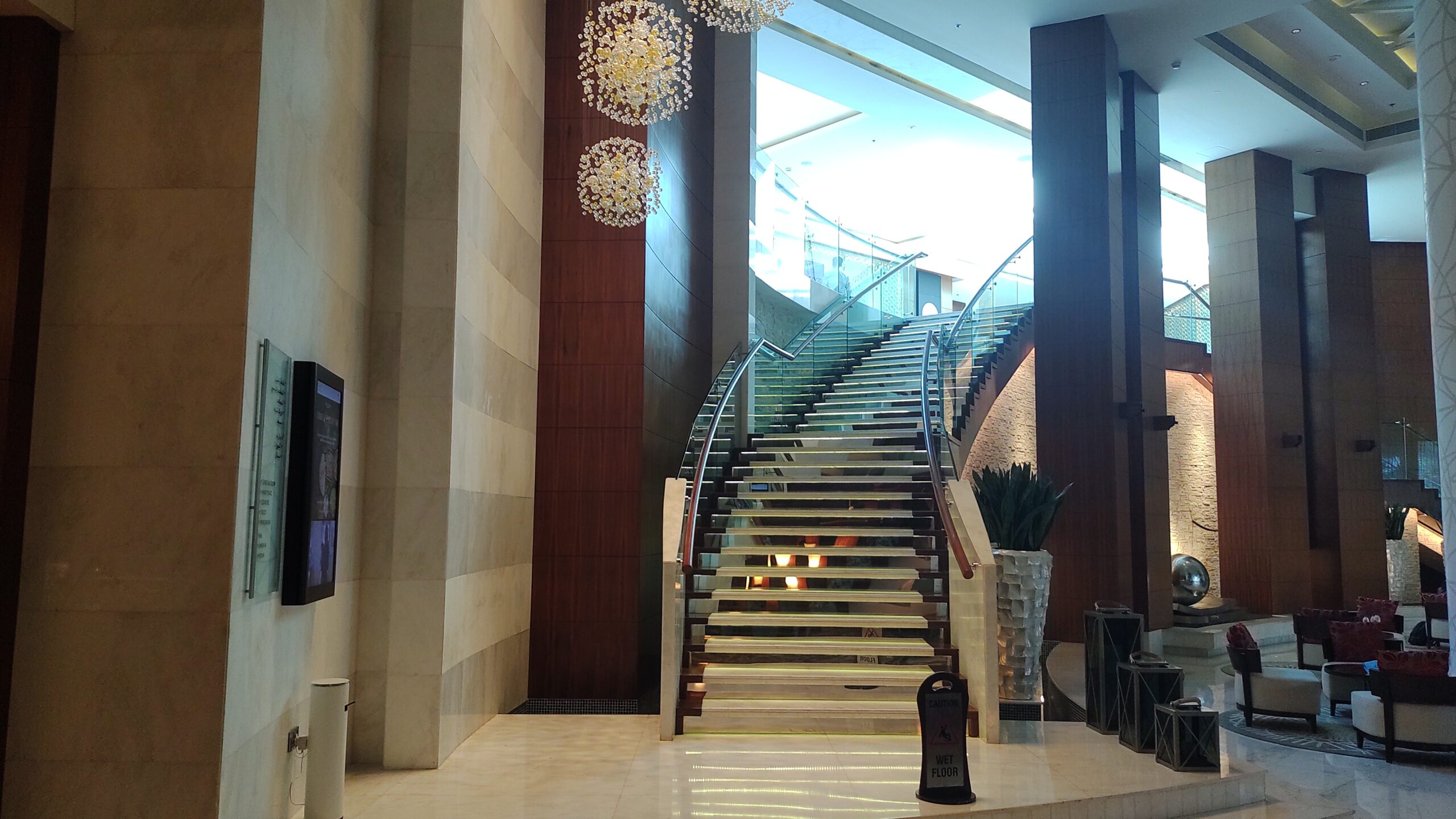 PICTURE OF THE STAIRCASE IN THE LOBBY LEADING TO THE SECOND FLOOR.