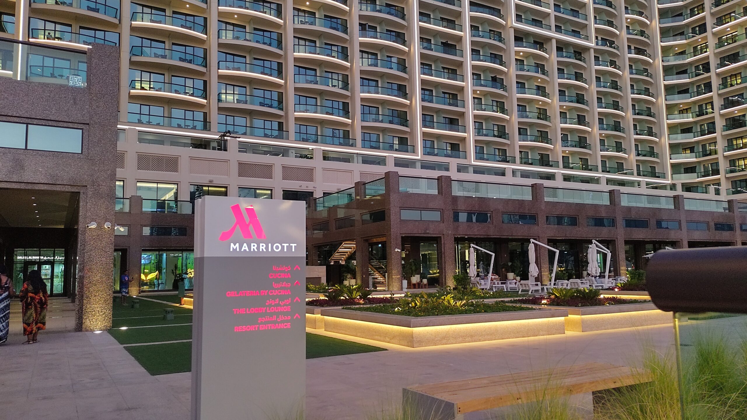 PICTURE OF THE BACK  OF PALM JUMEIRAH HOTEL.