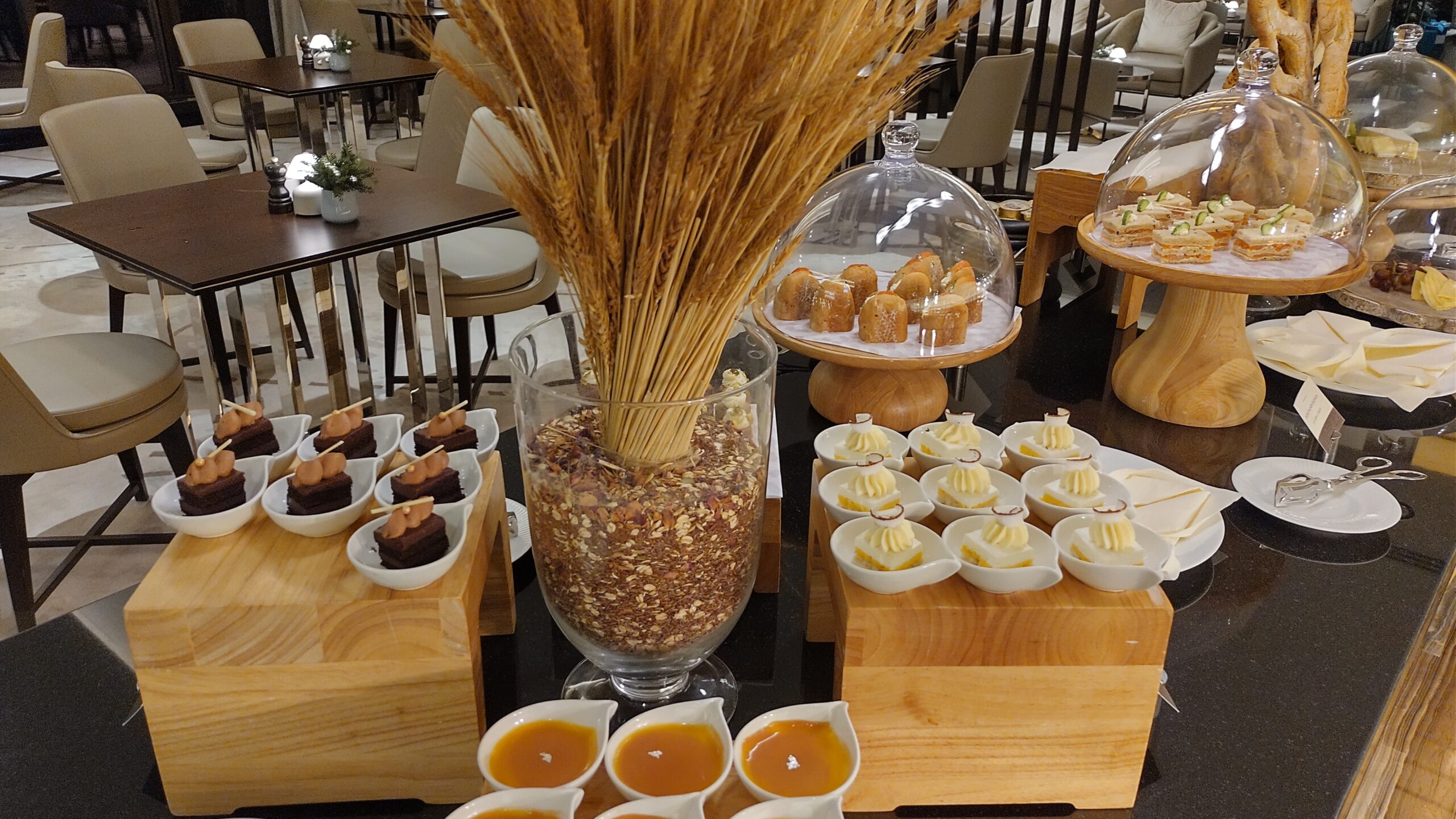 PICTURE OF THE PASTRIES AND PUDDINGS ON OFFER FOR DESSERT.