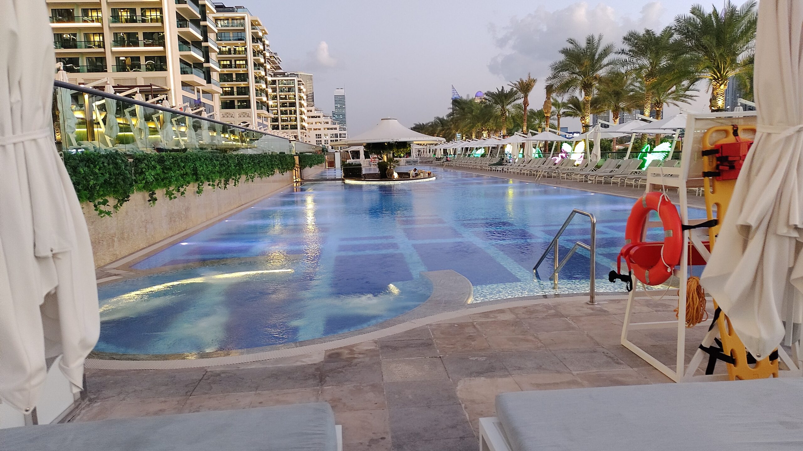 PICTURE OF THE LARGE POOL WITH SWIM UP BAR NEAR THE MIDDLE.