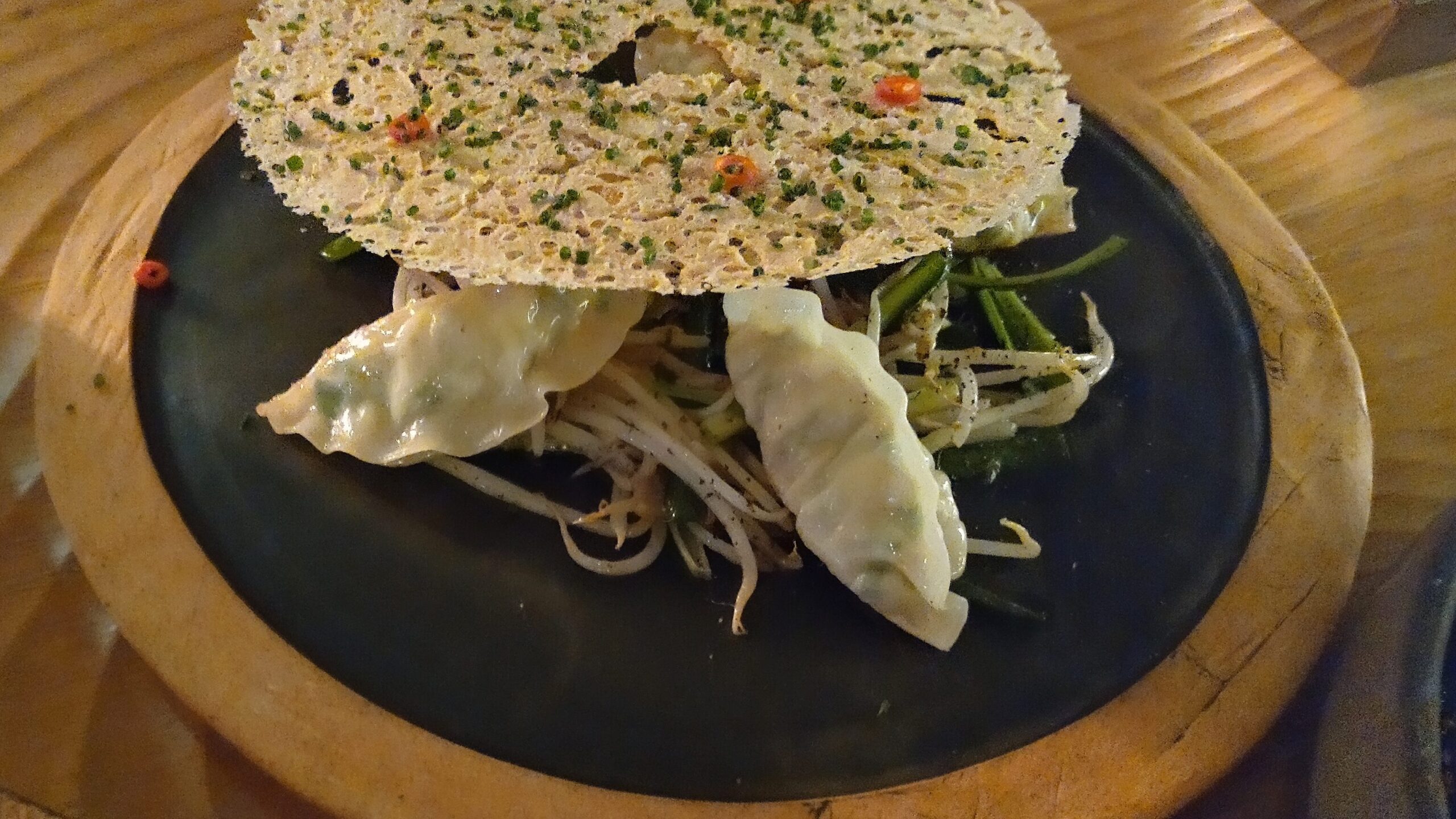 PICTURE OF THE SEAFOOD MANDU DISH.