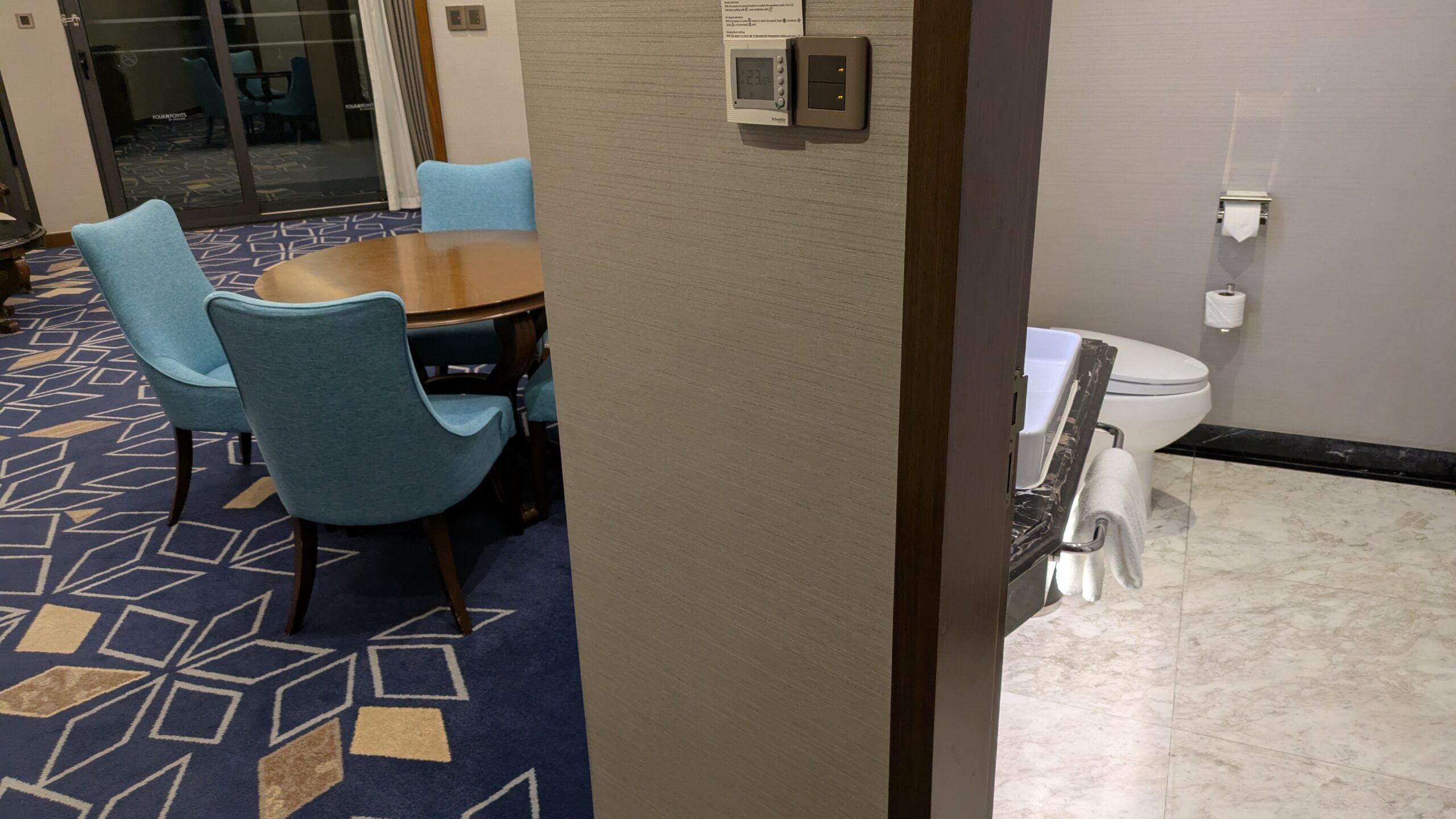 PICTURE OF THE DINING ROOM AND THE POWDER ROOM AT THE ENTRANCE.