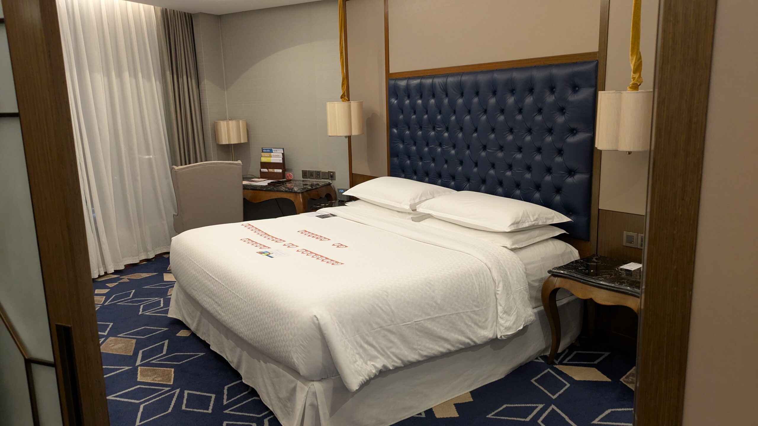 PICTURE OF THE BEDROOM AND OFFICE AREA.