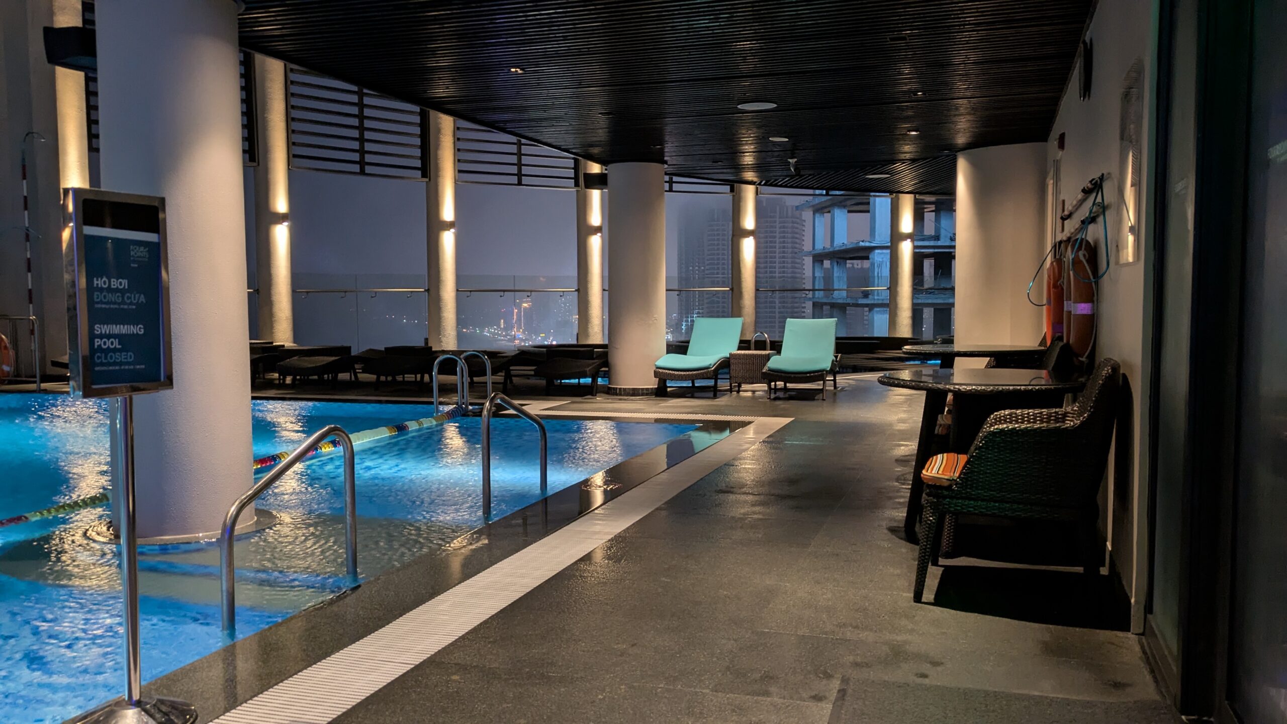 PICTURE OF THE SEATING AT THE END OF THE POOL.